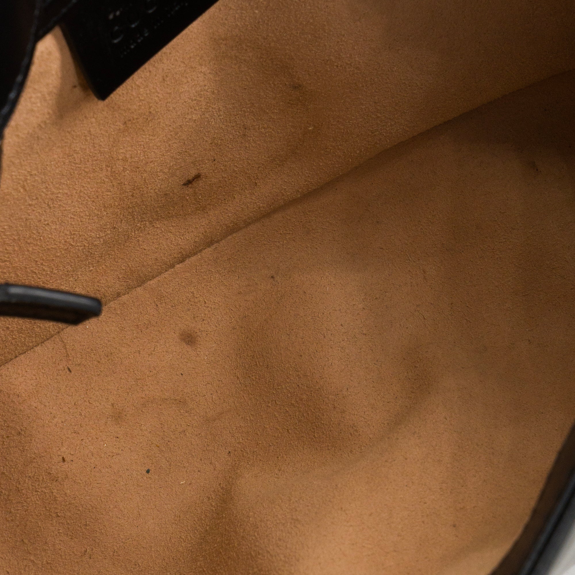 GUCCI - Sac à bandoulière GG Marmont Gucci en cuir lisse noir