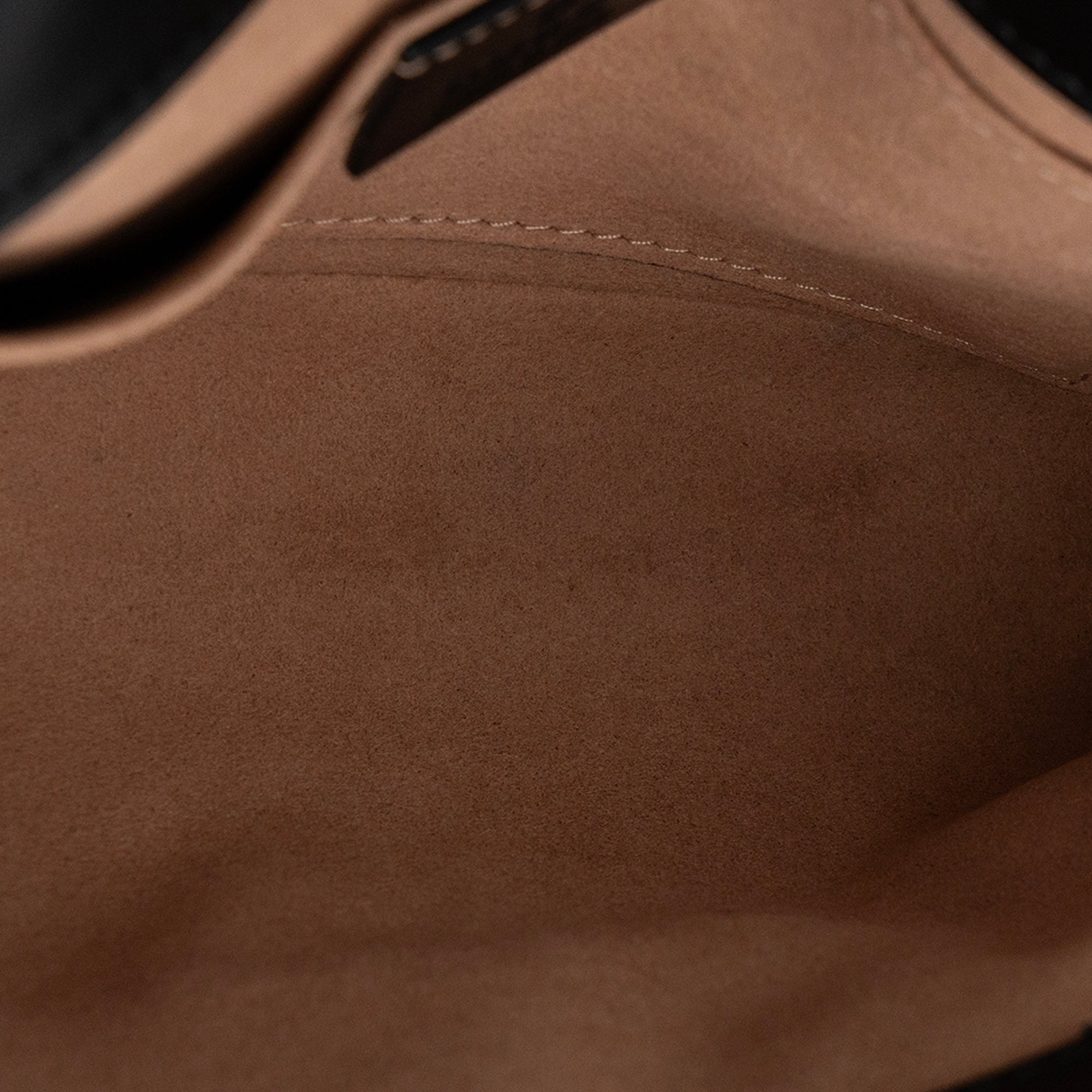 GUCCI - Sac à bandoulière GG Marmont Gucci en cuir lisse noir
