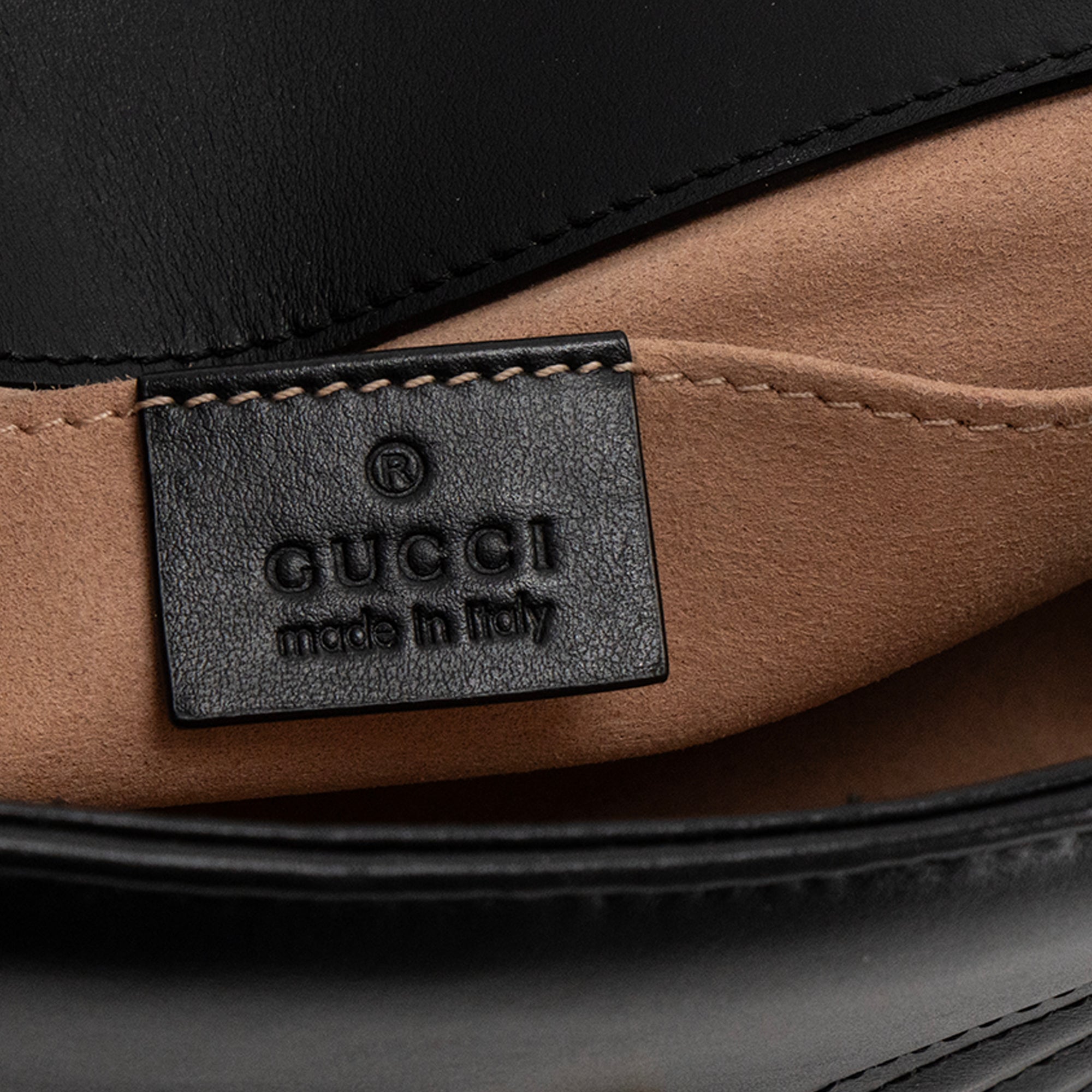 GUCCI - Sac à bandoulière GG Marmont Gucci en cuir lisse noir