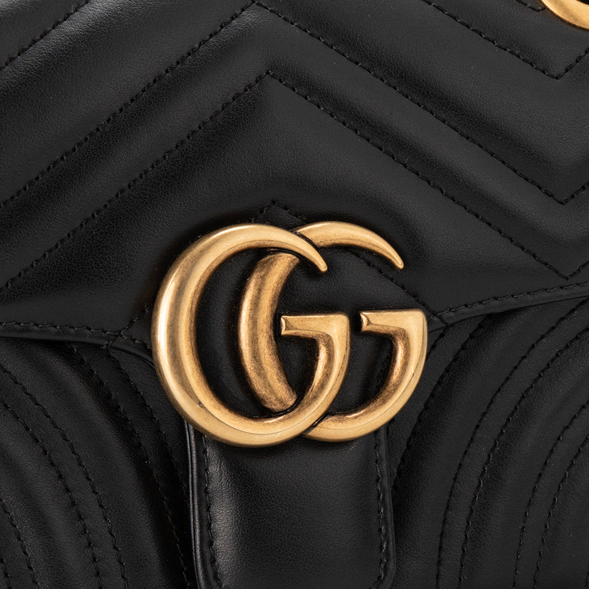 GUCCI - Sac à bandoulière GG Marmont Gucci en cuir lisse noir