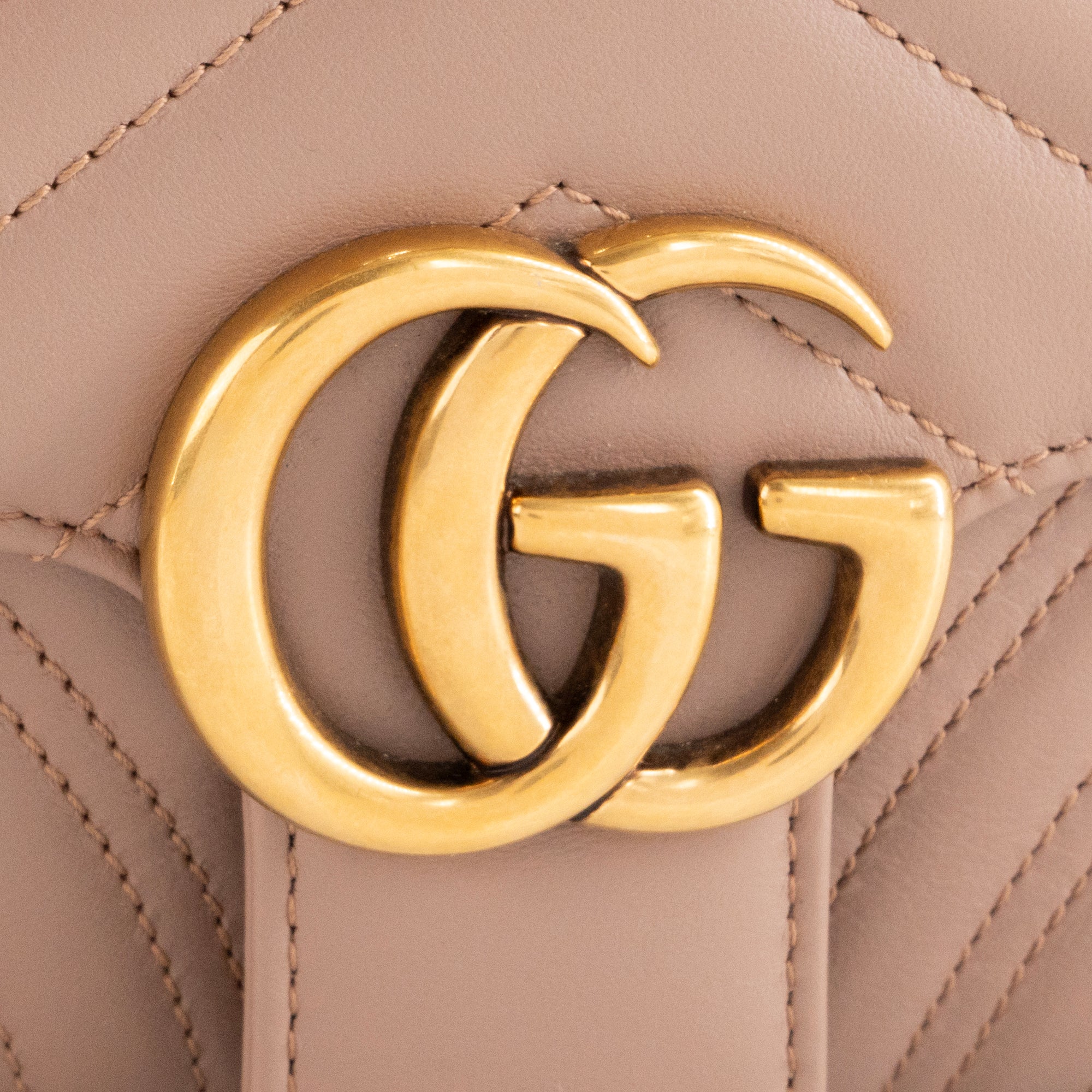 GUCCI - Sac à bandoulière GG Marmont Gucci en cuir lisse rose