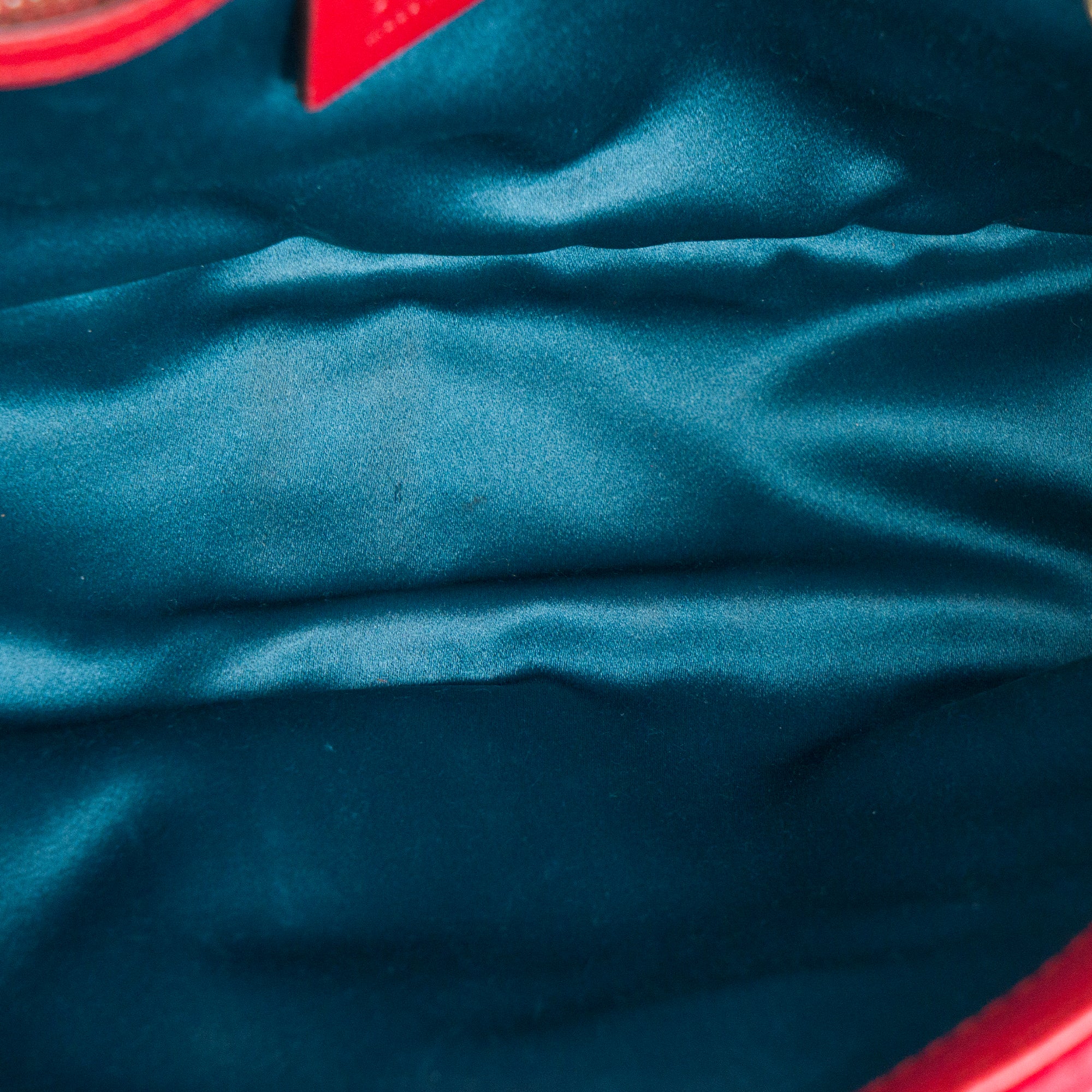 GUCCI - Sac à bandoulière GG Marmont Medium Gucci en velours rouge
