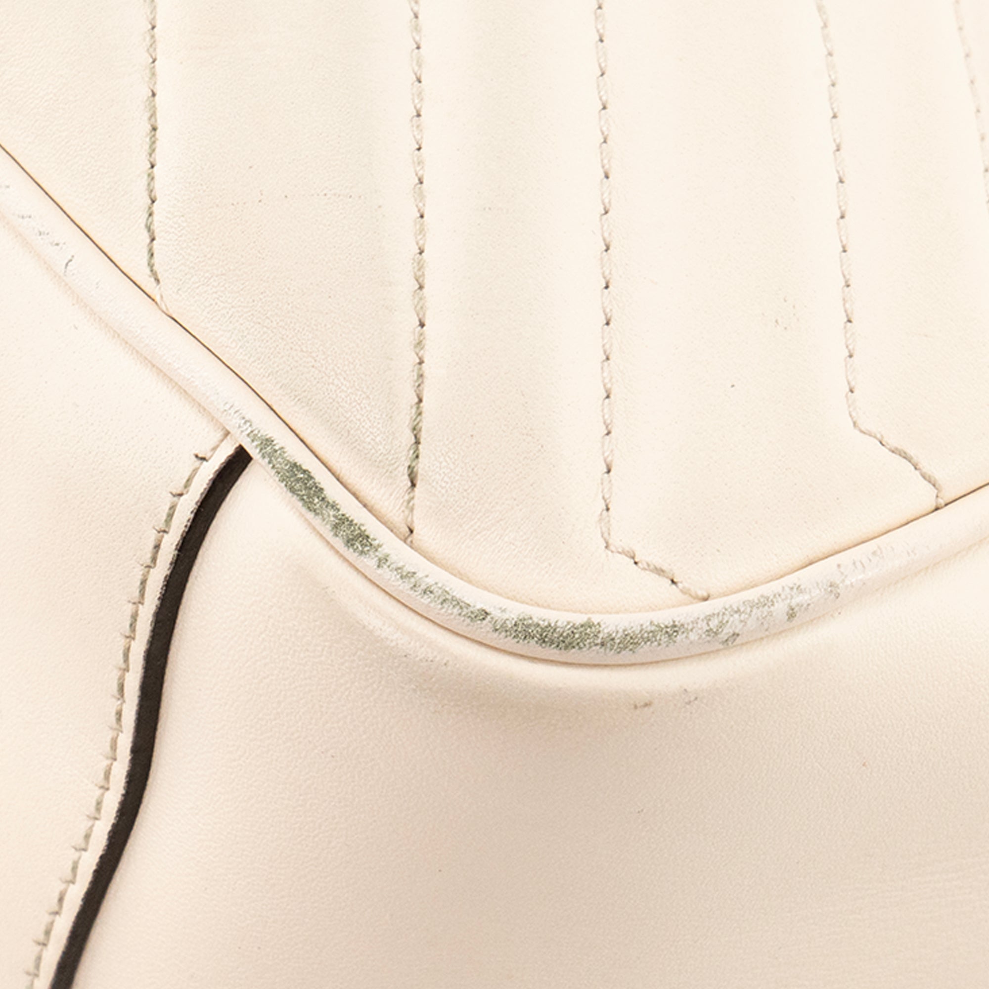 GUCCI - Sac à bandoulière GG Marmont MM Gucci en cuir lisse beige