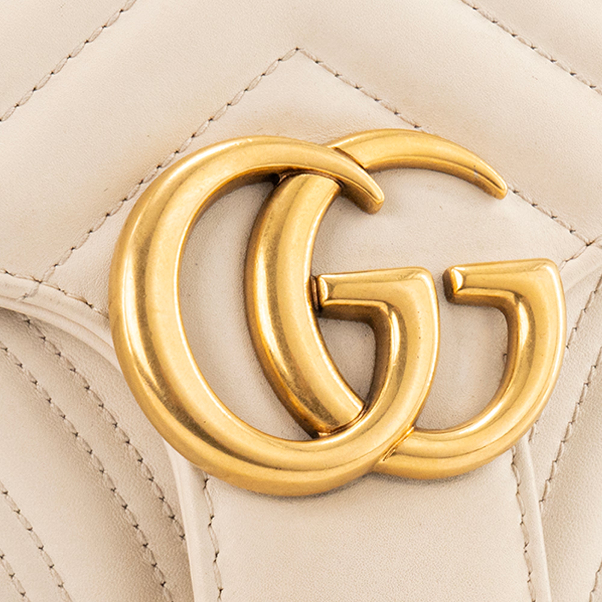 GUCCI - Sac à bandoulière GG Marmont MM Gucci en cuir lisse beige