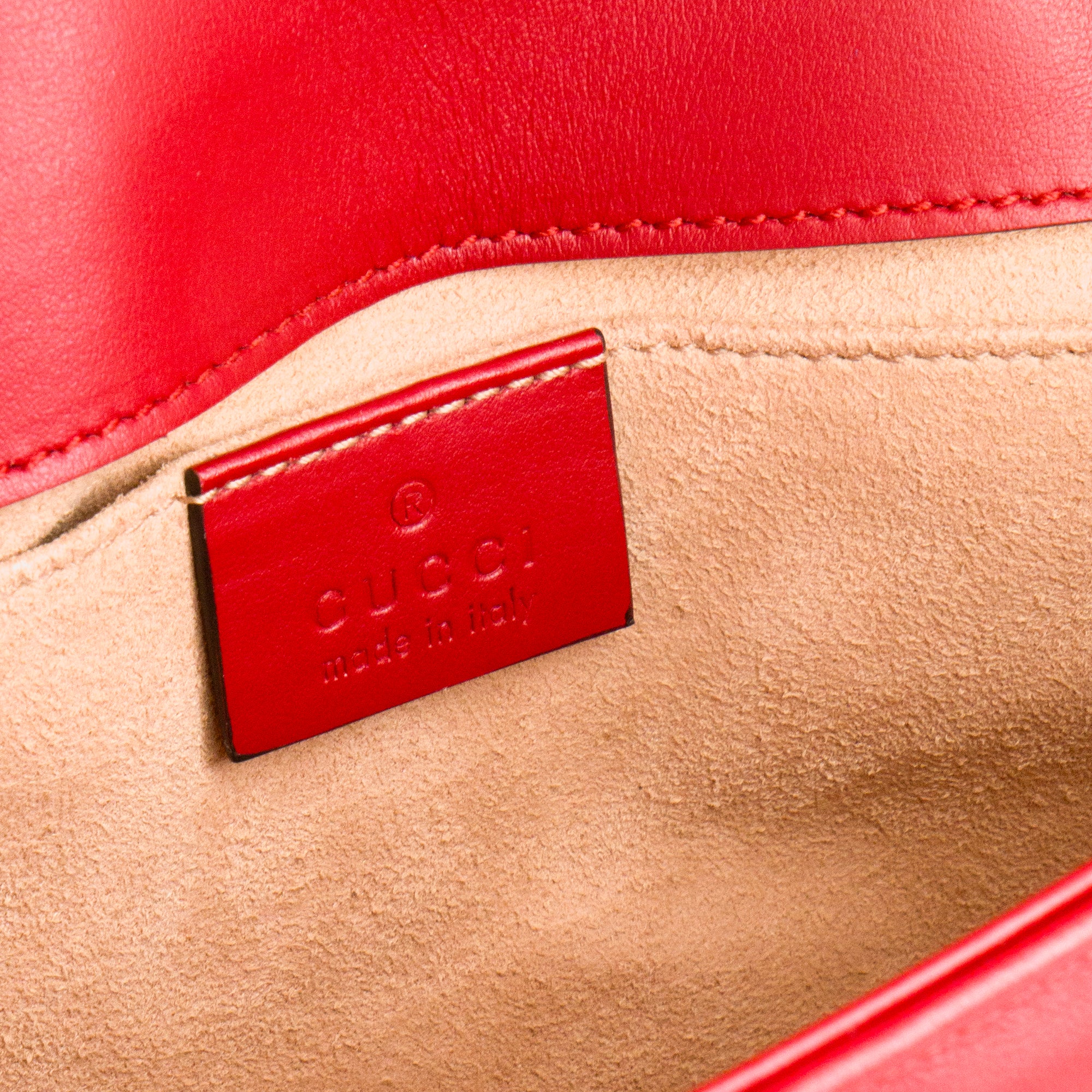 GUCCI - Sac à bandoulière GG Marmont small Gucci en cuir lisse rouge