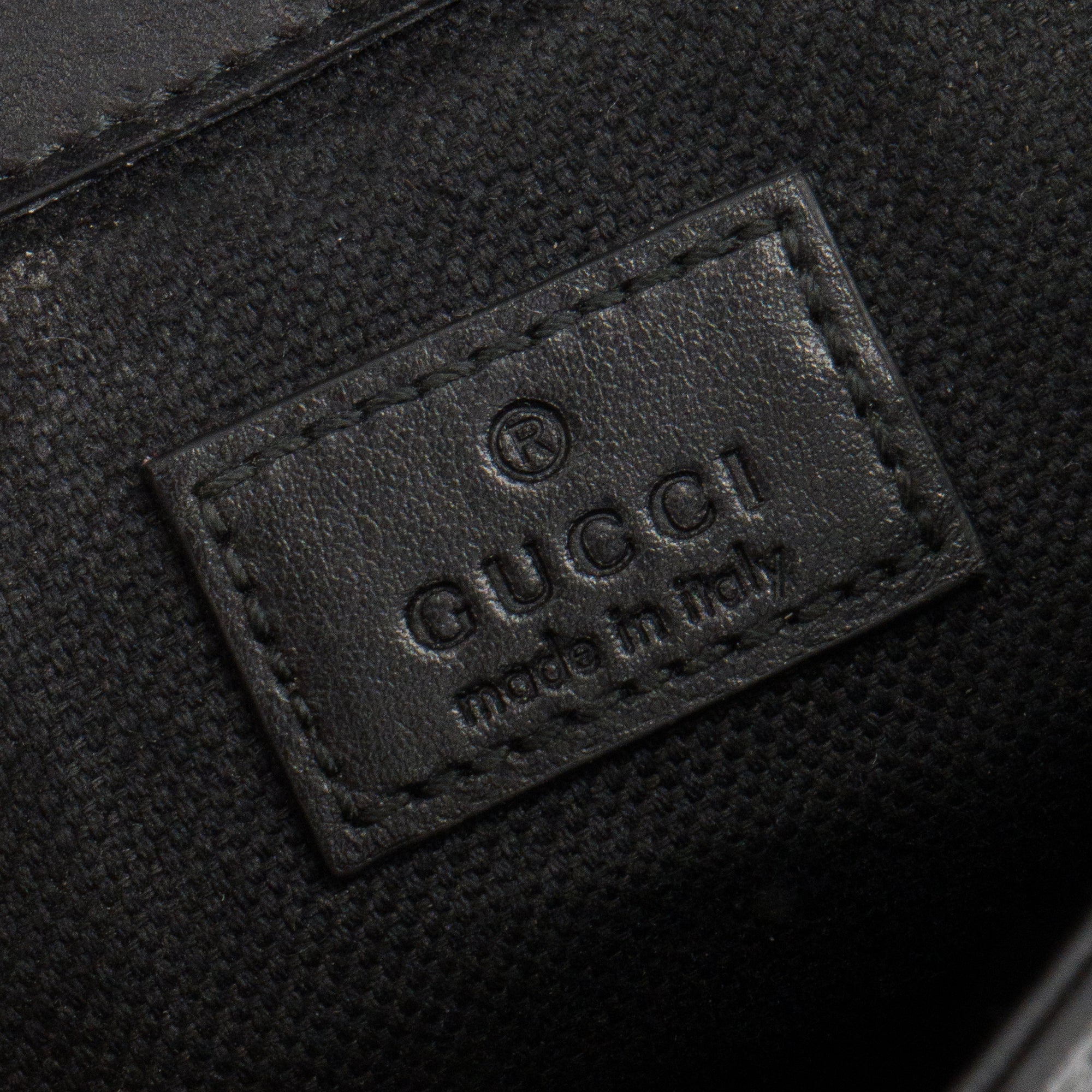 GUCCI - Sac à bandoulière GG petit format Gucci en toile enduite monogrammée noire