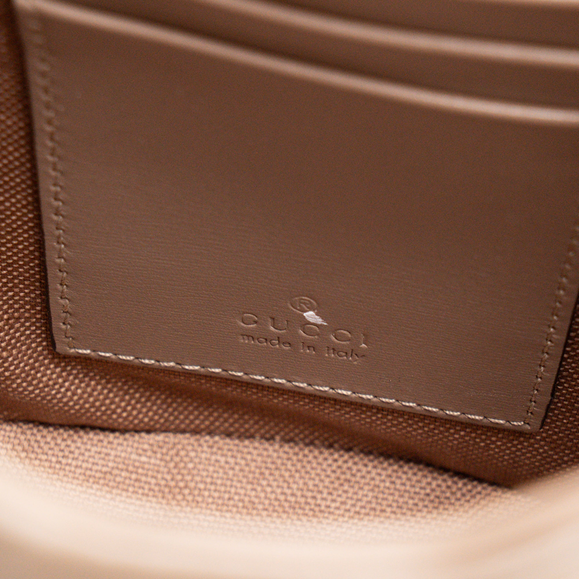 GUCCI - Sac à bandoulière GG Shadow Gucci en cuir grainé à motif monogramme taupe