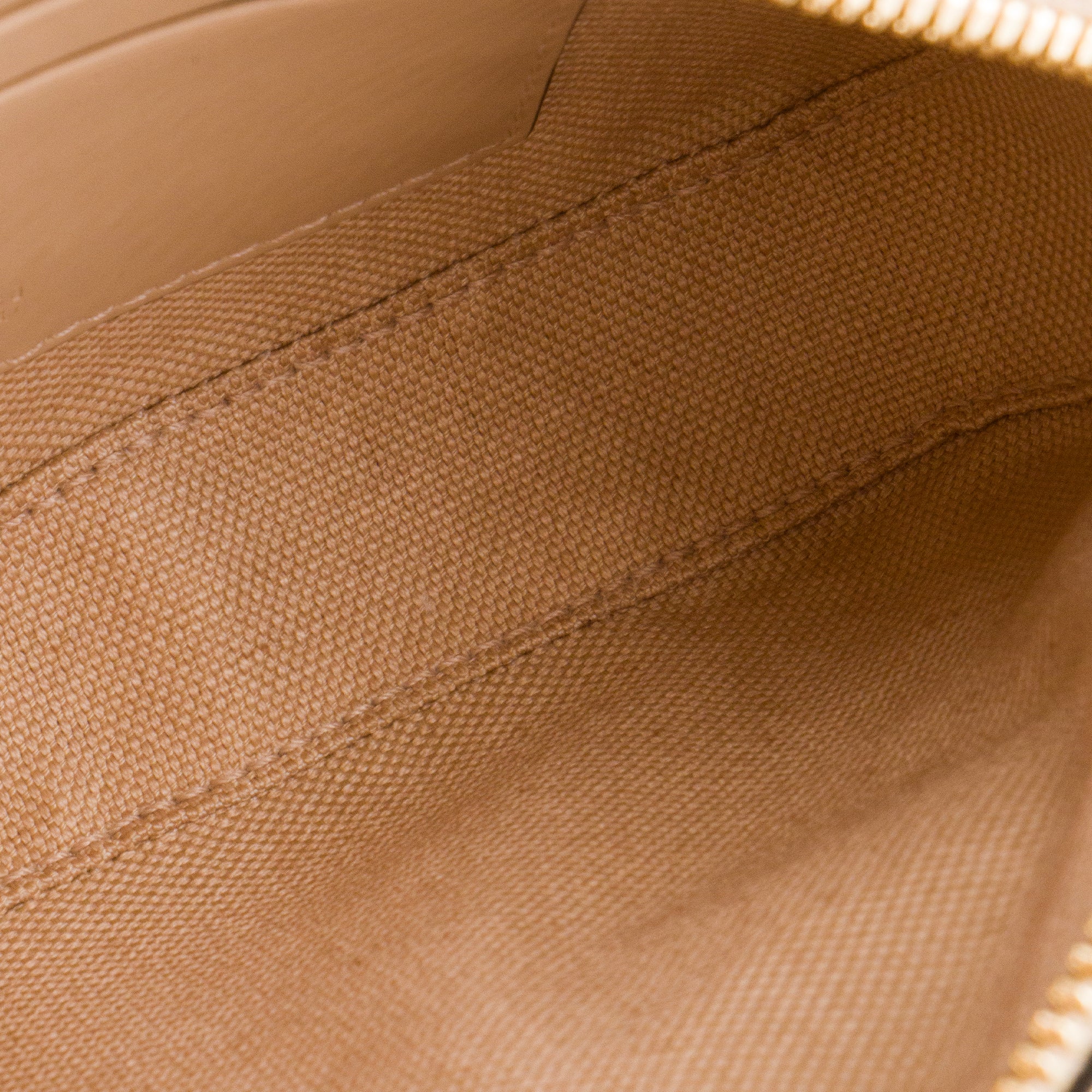 GUCCI - Sac à bandoulière Gilbert Gucci en cuir embossé beige