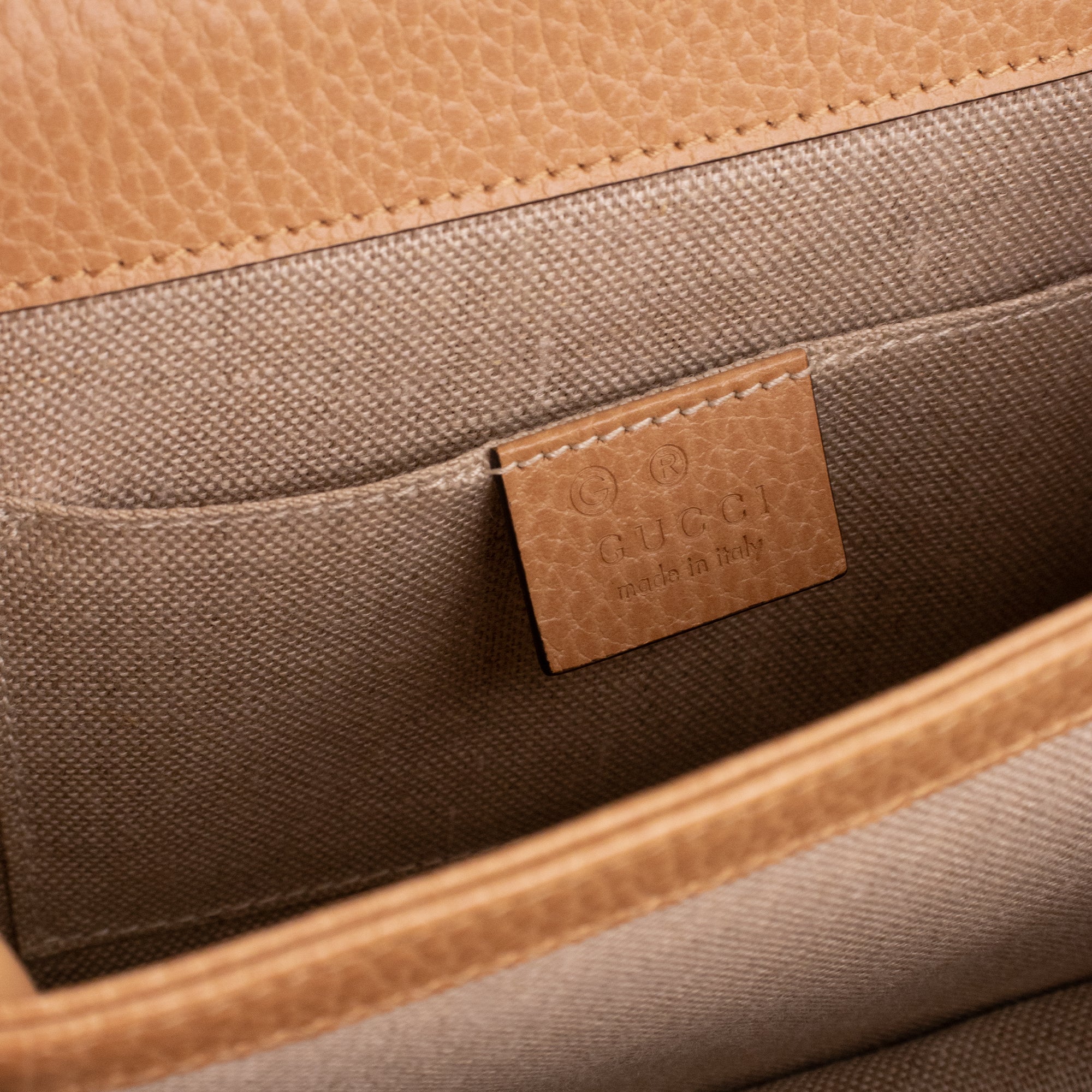 GUCCI - Sac à bandoulière Interlocking Gucci en cuir grainé marron