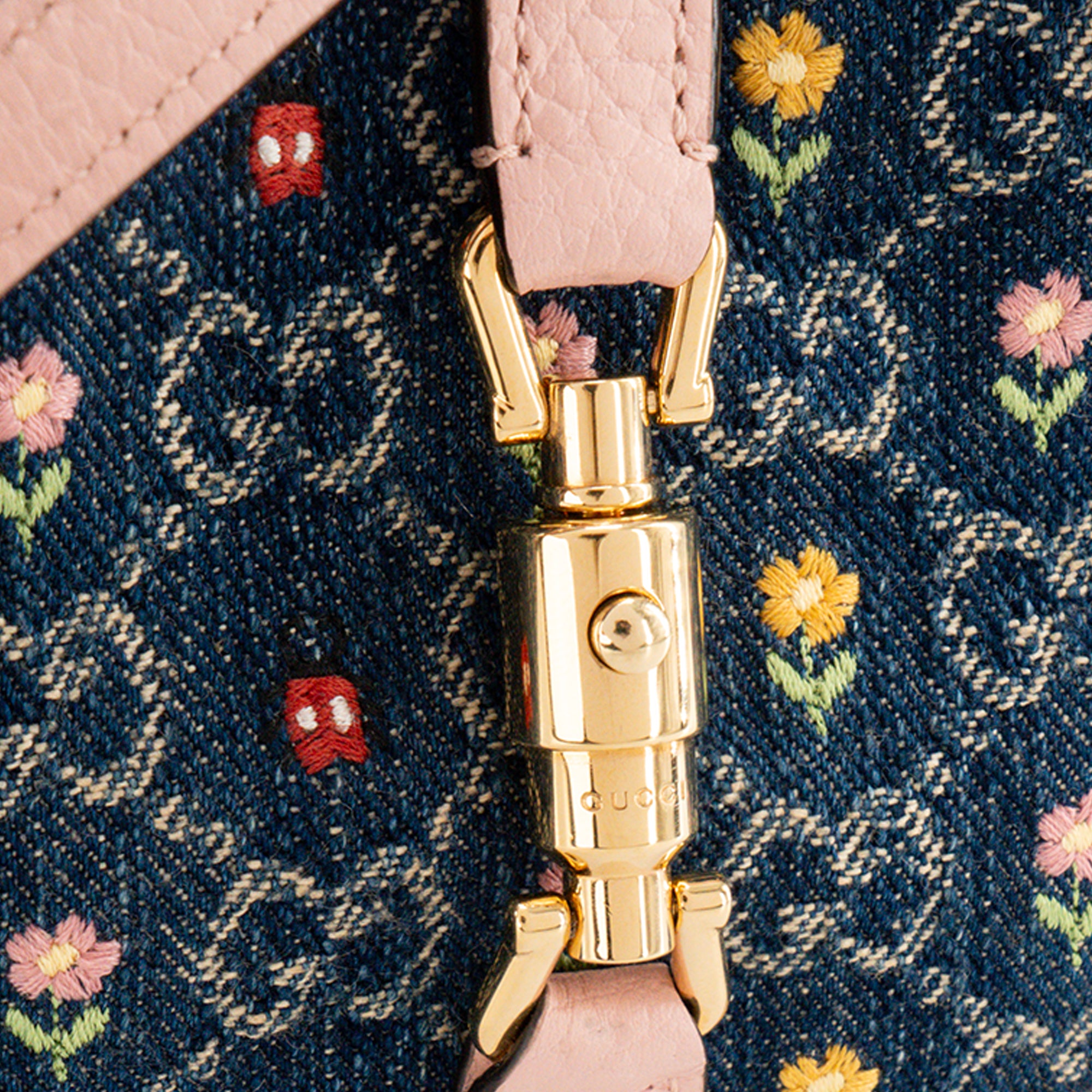 GUCCI - Sac à bandoulière Jackie 1961 Love Parade Gucci en denim monogrammé et cuir grainé rose édition limitée