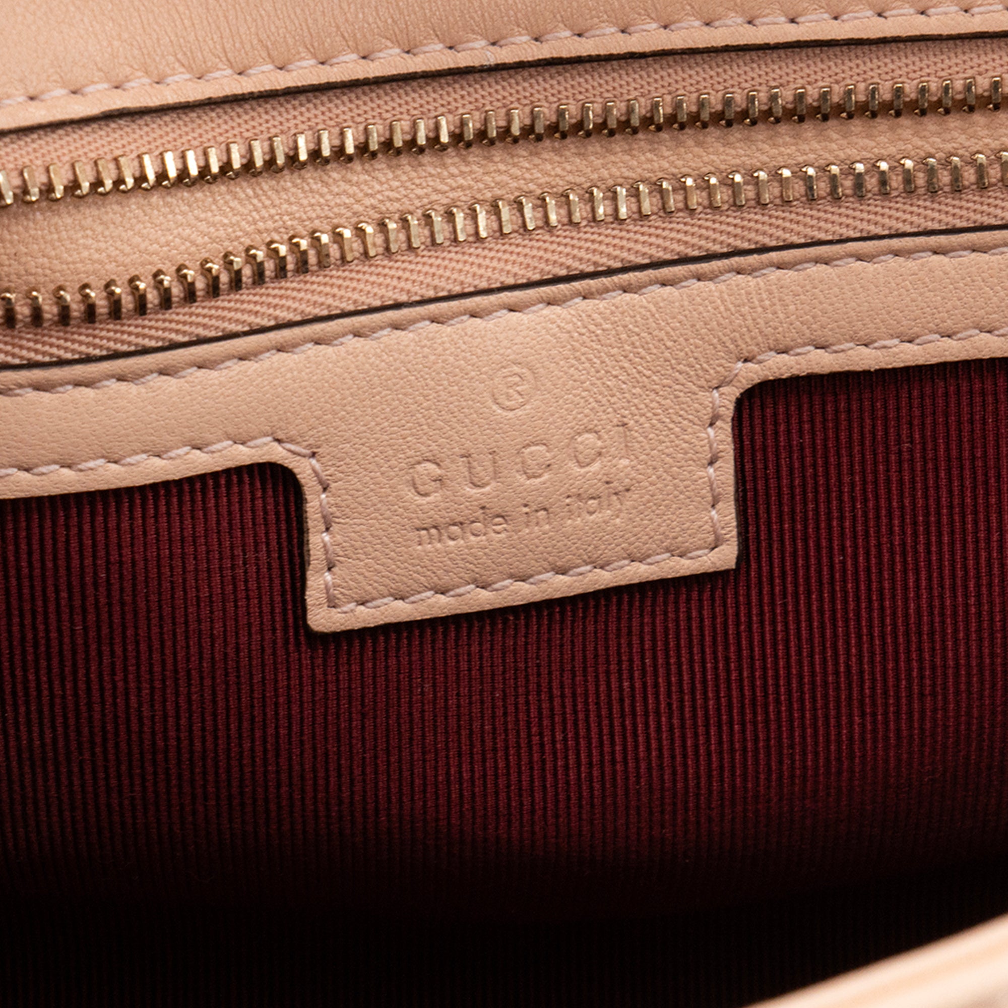 GUCCI - Sac à bandoulière Marmont Medium Gucci en cuir lisse rose