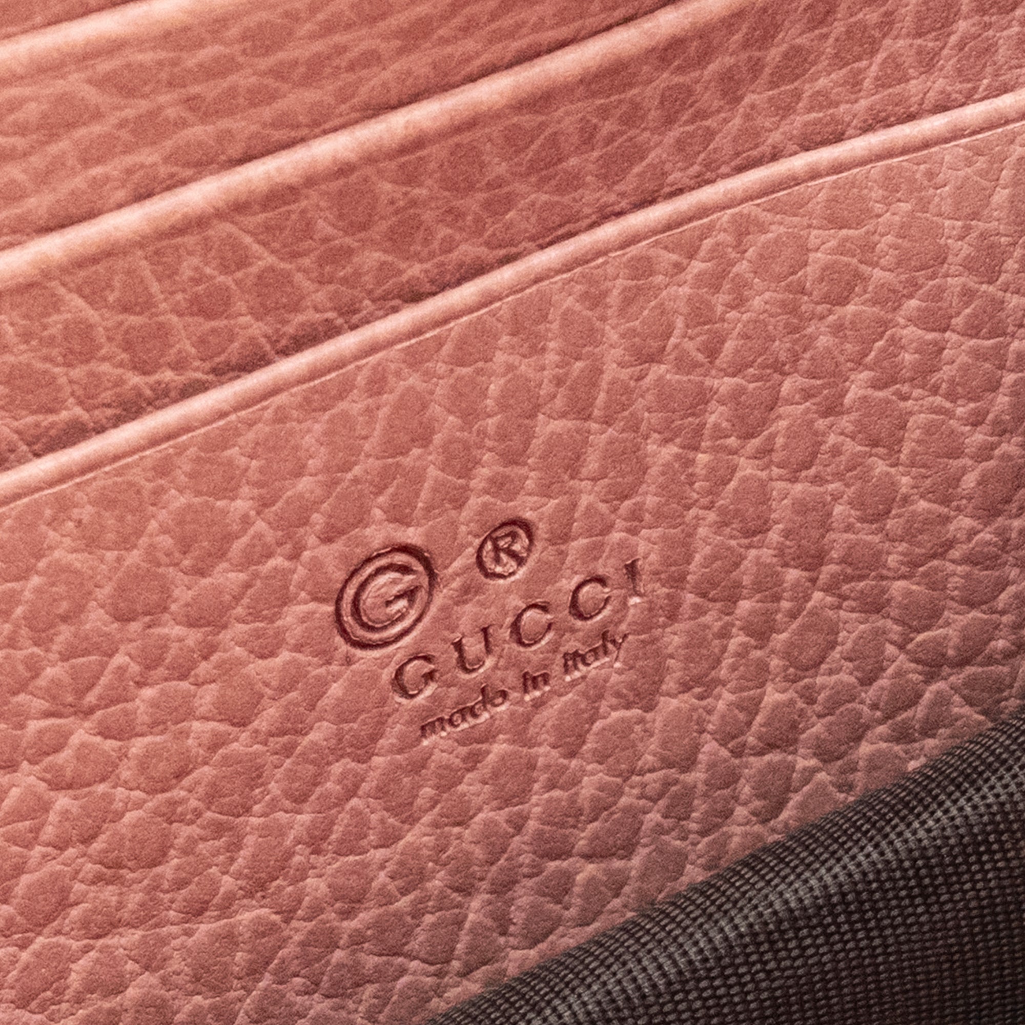 GUCCI - Sac à bandoulière wallet on chain Interlocking Gucci en cuir grainé rose
