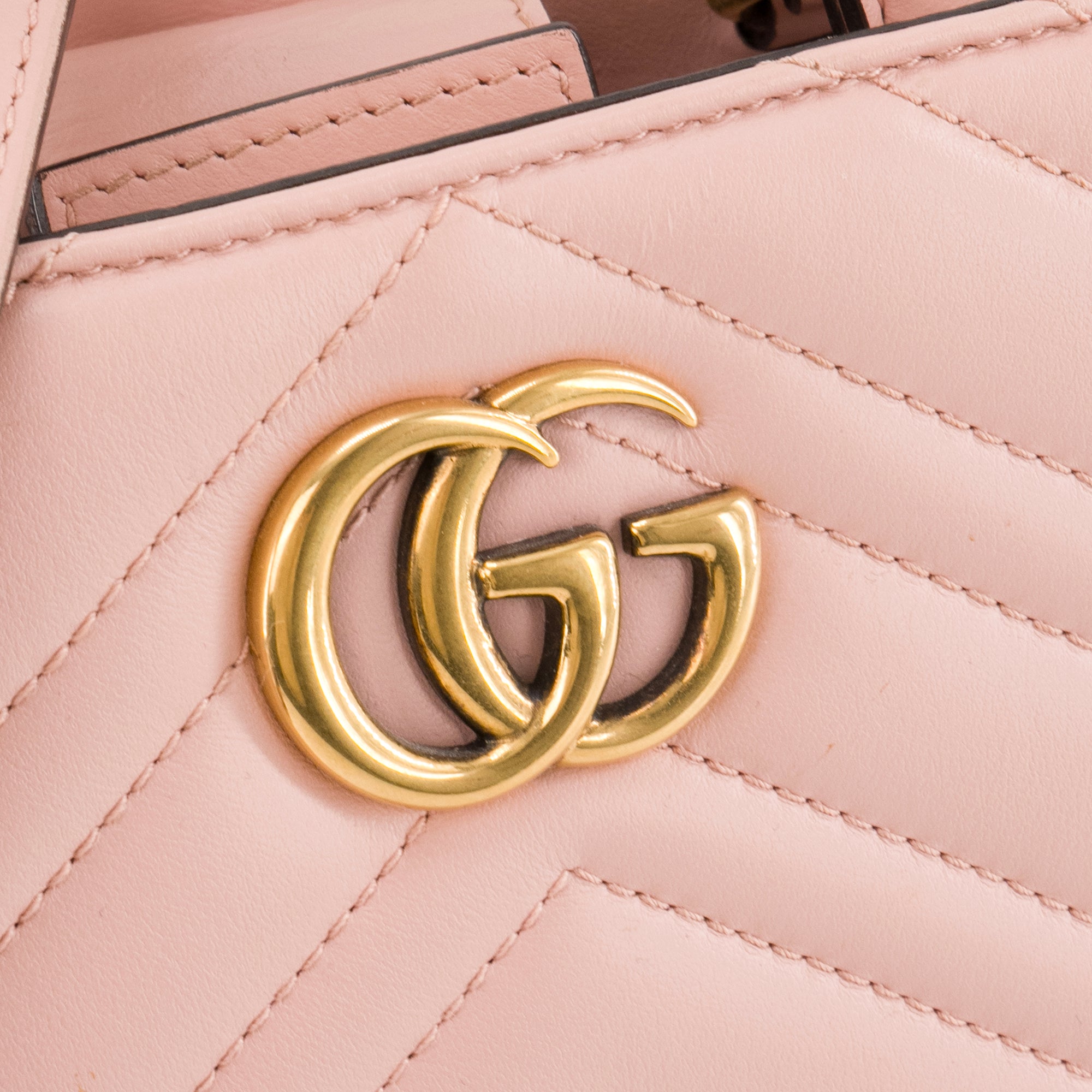 GUCCI - Sac bandoulière Shopping GG Marmont Gucci en cuir rose