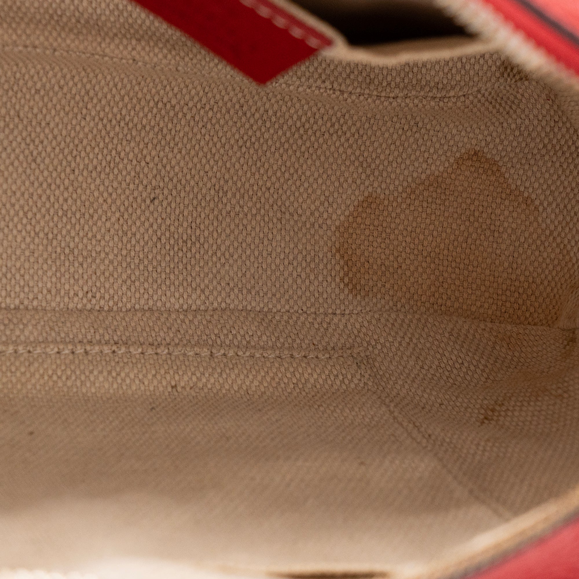 GUCCI - Sac à bandoulière Soho Gucci en cuir grainé rouge