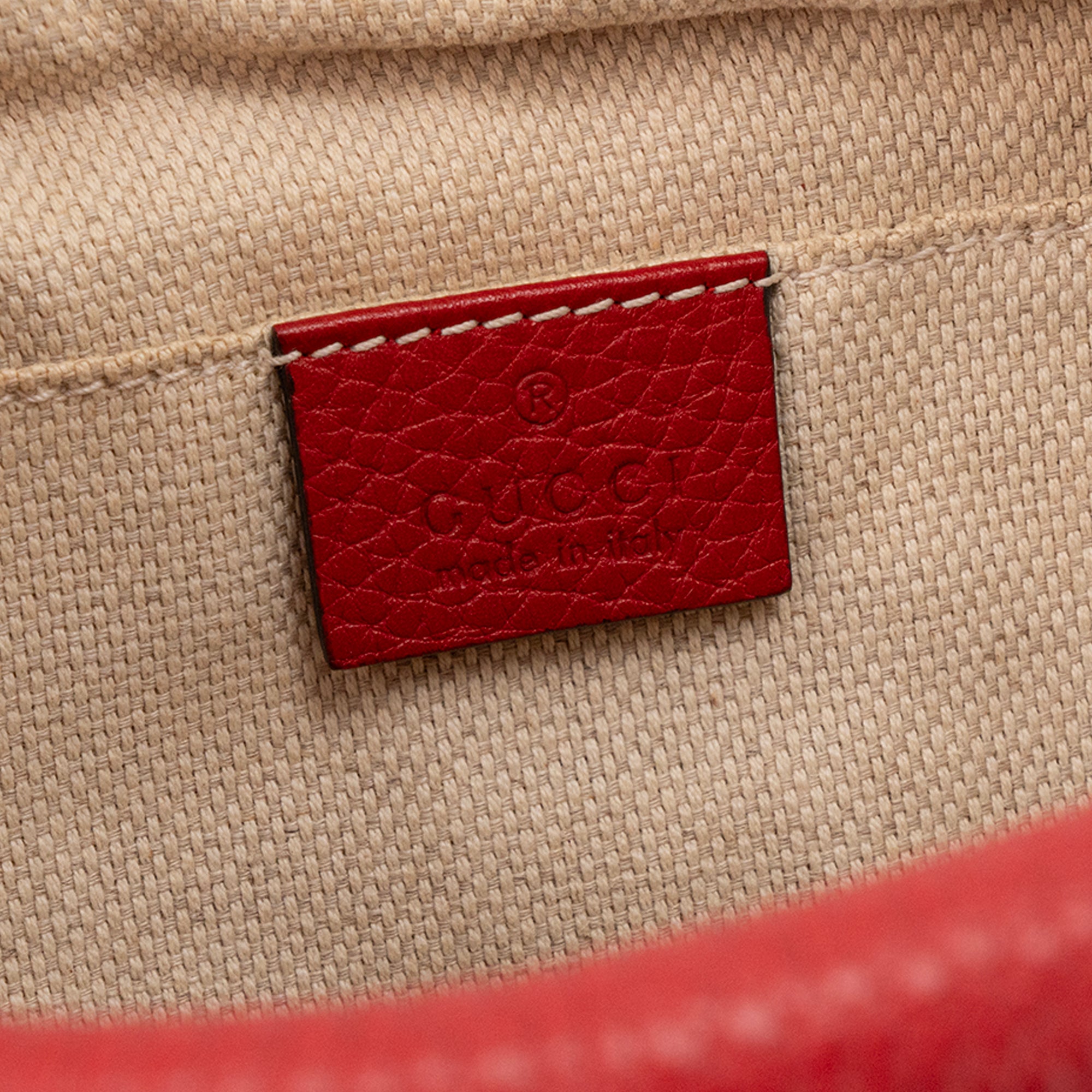 GUCCI - Sac à bandoulière Soho Gucci en cuir grainé rouge