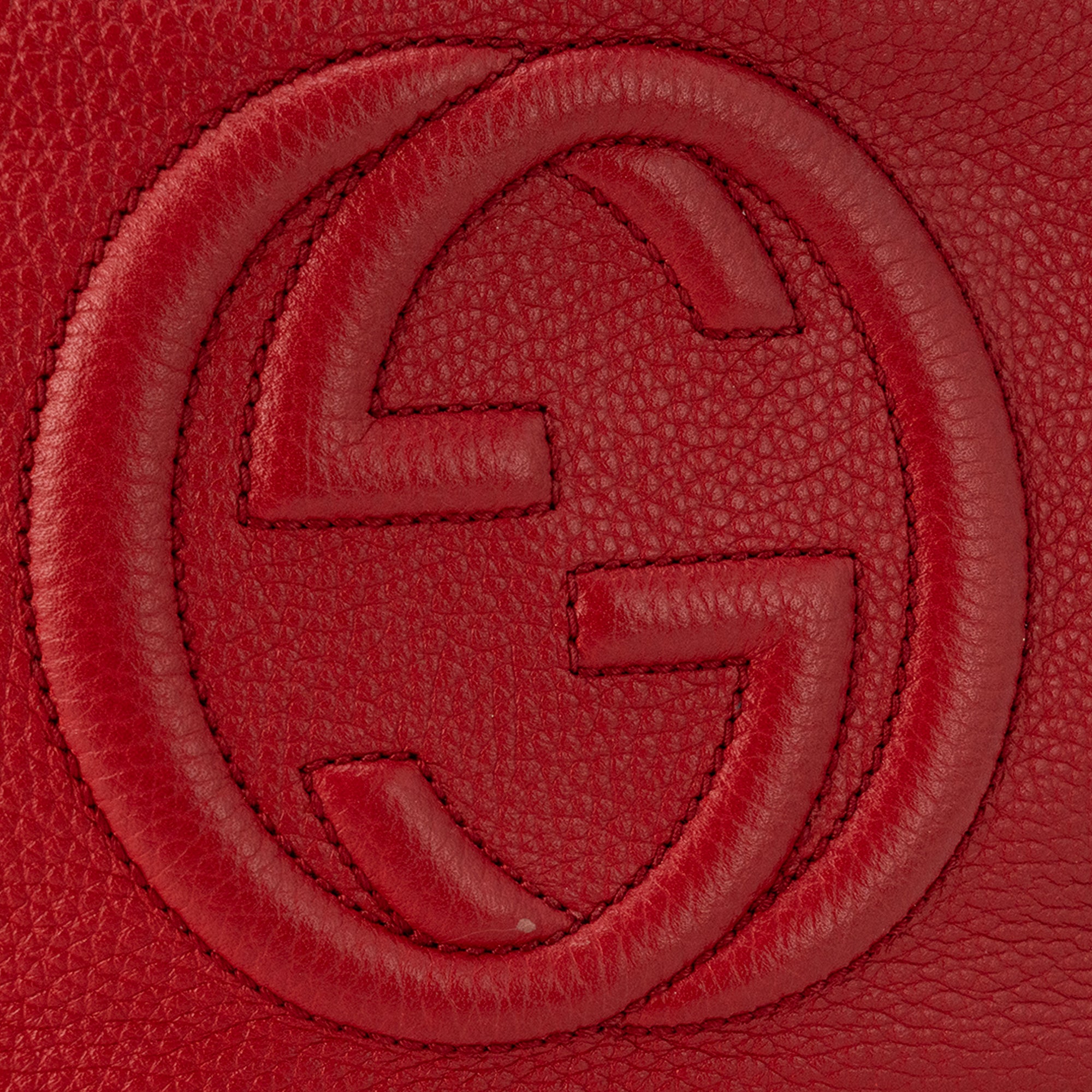 GUCCI - Sac à bandoulière Soho Gucci en cuir grainé rouge