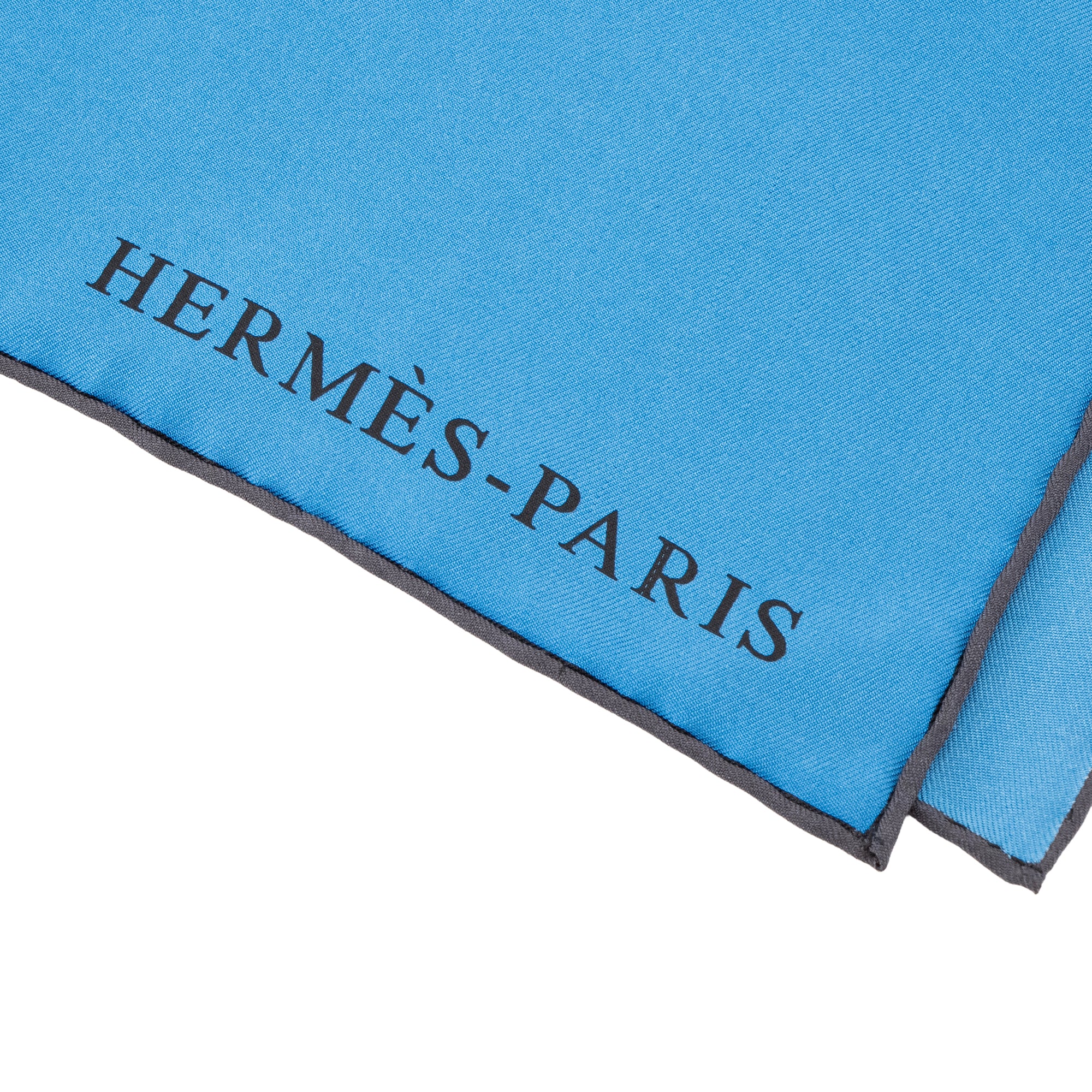 HERMÈS - Carré 140 Toucans de Paradis Hermès en soie multicolore