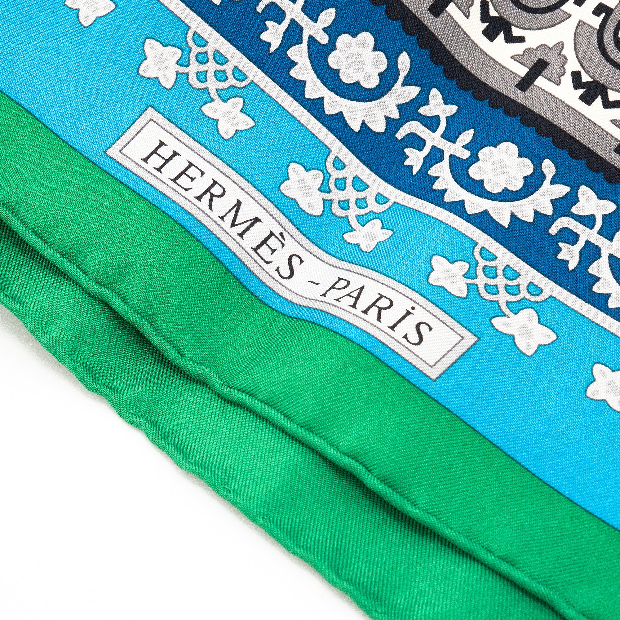 HERMÈS - Carré 90 Brins d’Or Hermès en soie multicolore