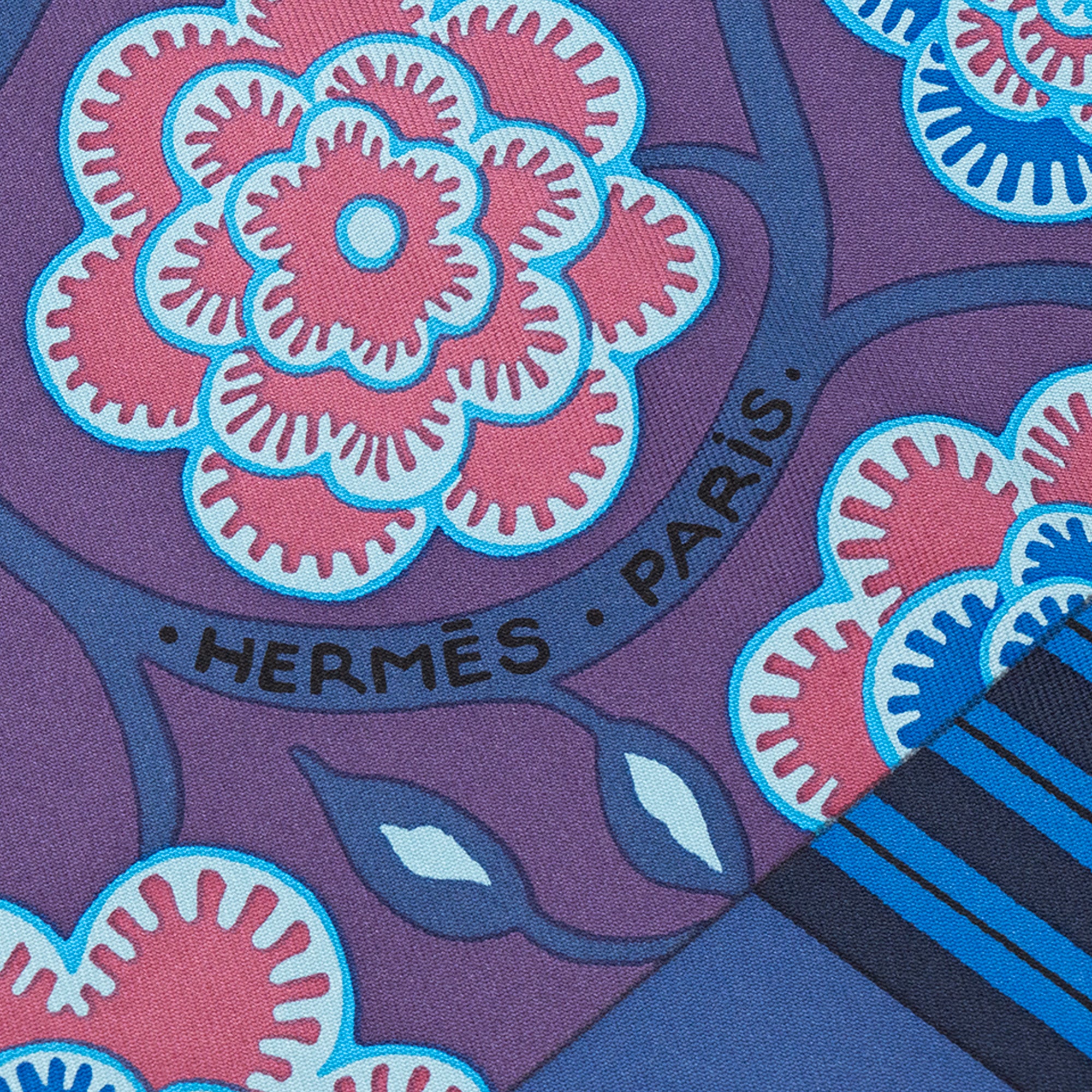 HERMÈS - Carré 90 L'art du Sarasa Hermès en soie bleu