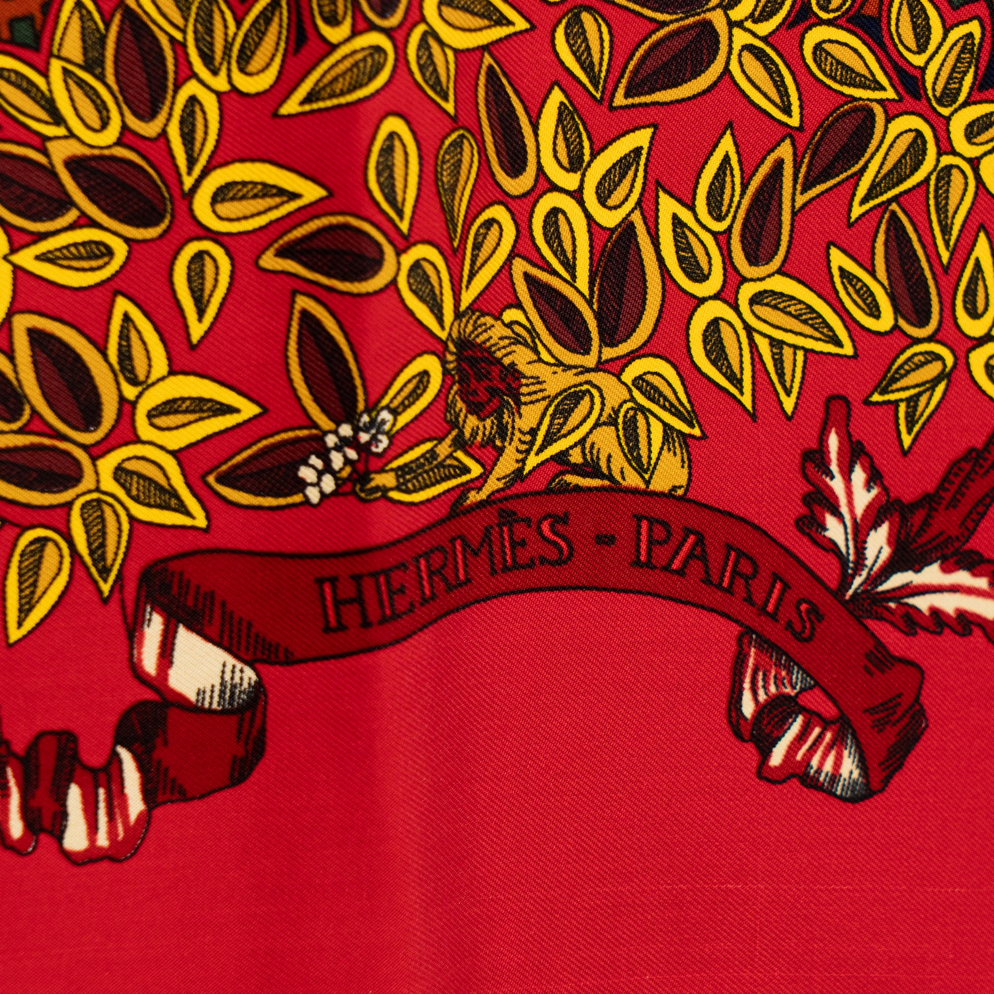 HERMÈS - Carré 90 Le Paradis Du Roy Hermès en soie rouge