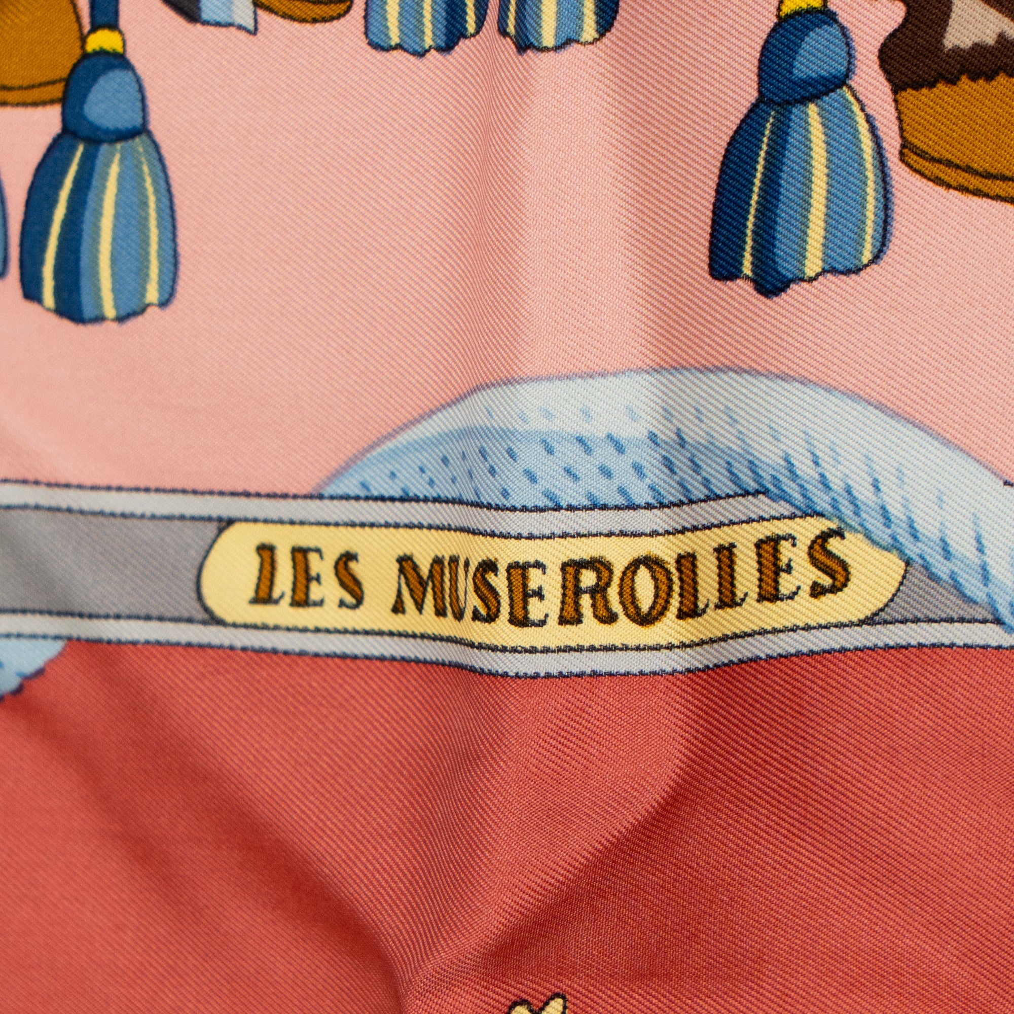 HERMÈS - Carré 90 Les Muserolles Hermès en soie multicolore