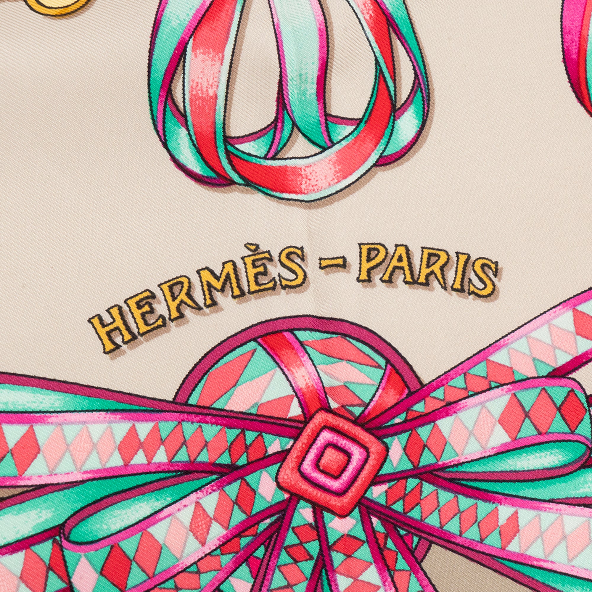 HERMÈS - Carré 90 Les Rubans du Cheval Hermès en soie multicolore