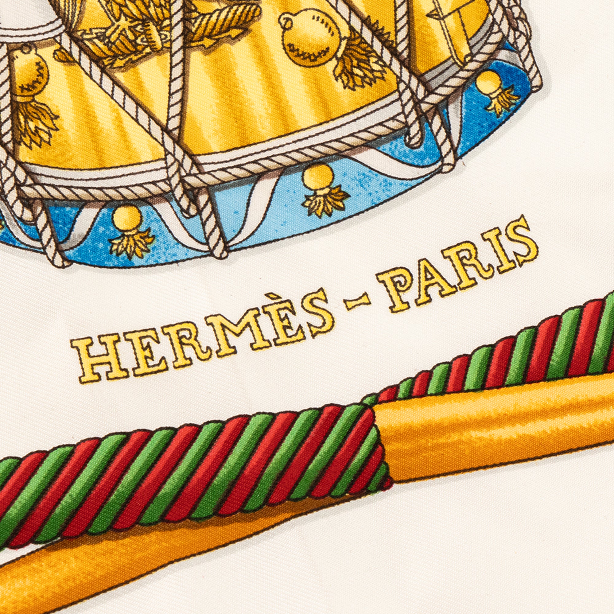 HERMÈS - Carré 90 Les Tambours Hermès en soie multicolore