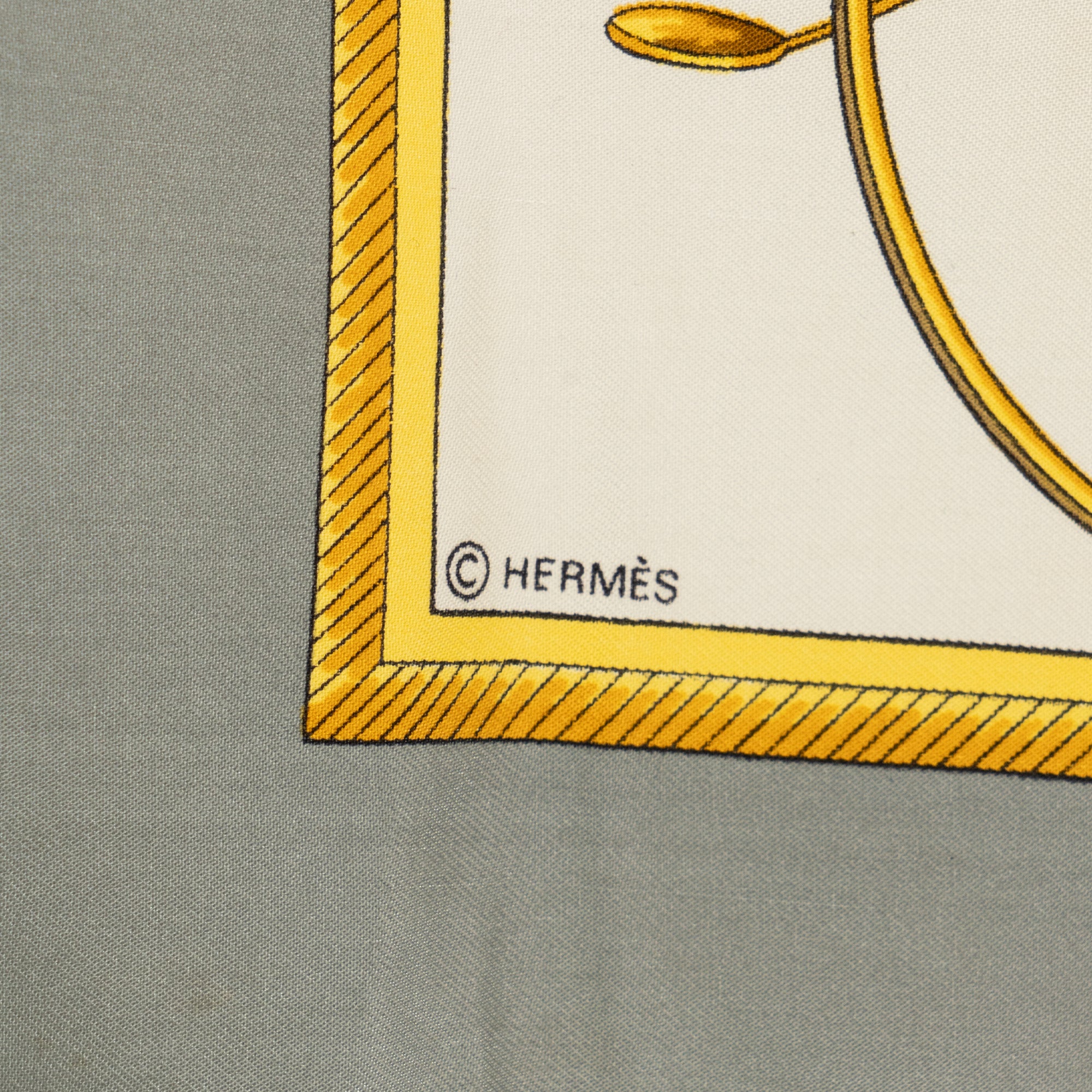 HERMÈS - Carré 90 Les voitures à transformation Hermès en soie multicolore