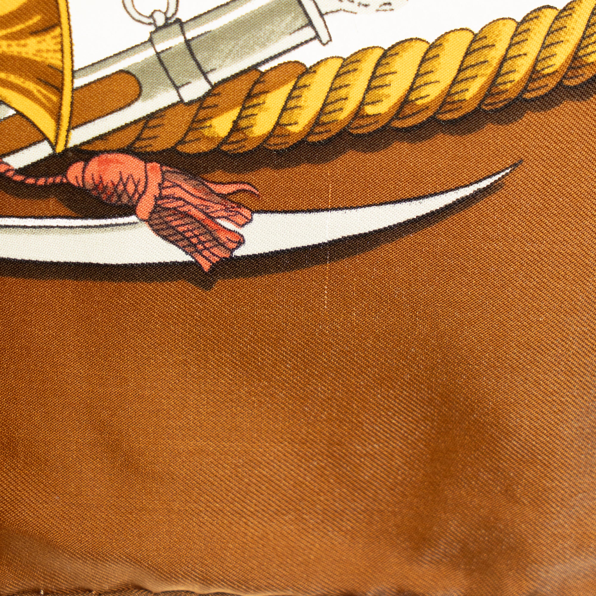 HERMÈS - Carré 90 Marine et Cavalerie Hermès en soie multicolore