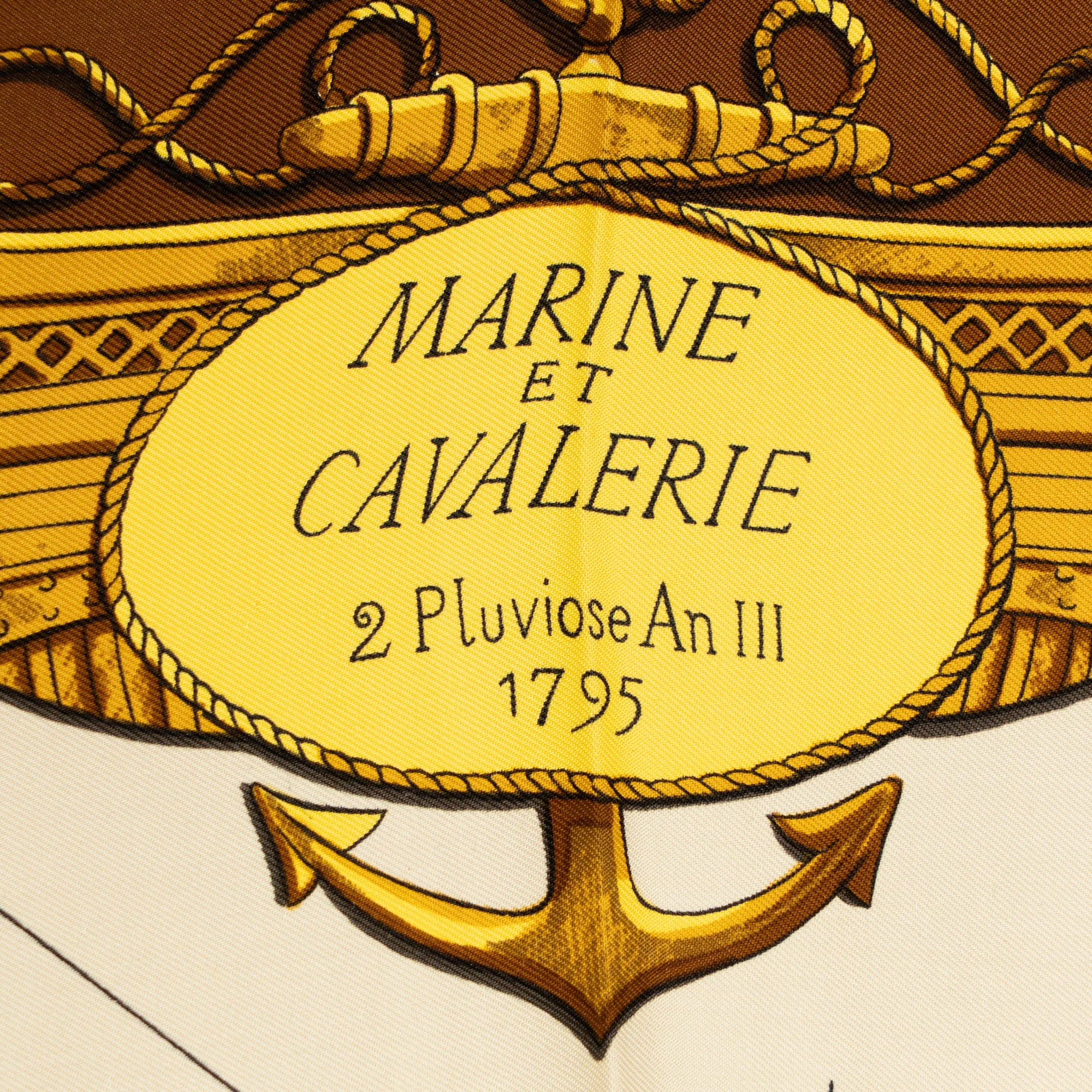 HERMÈS - Carré 90 Marine et Cavalerie Hermès en soie multicolore