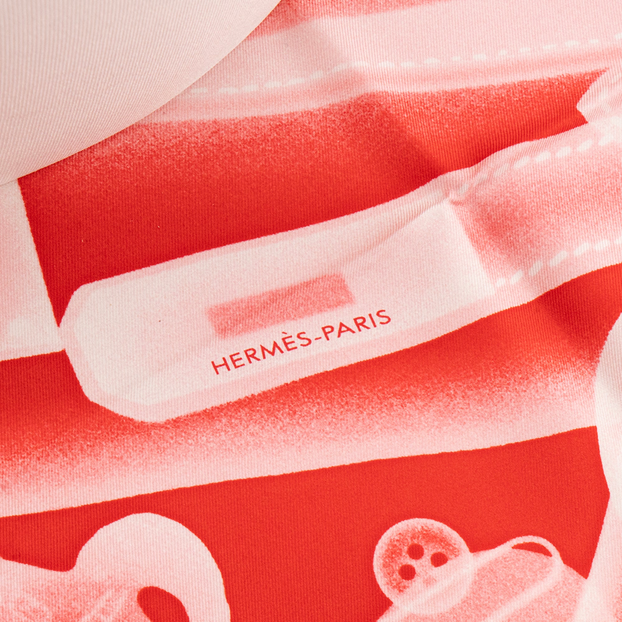 HERMÈS - Carré 90 Please Check In Hermès en soie multicolore