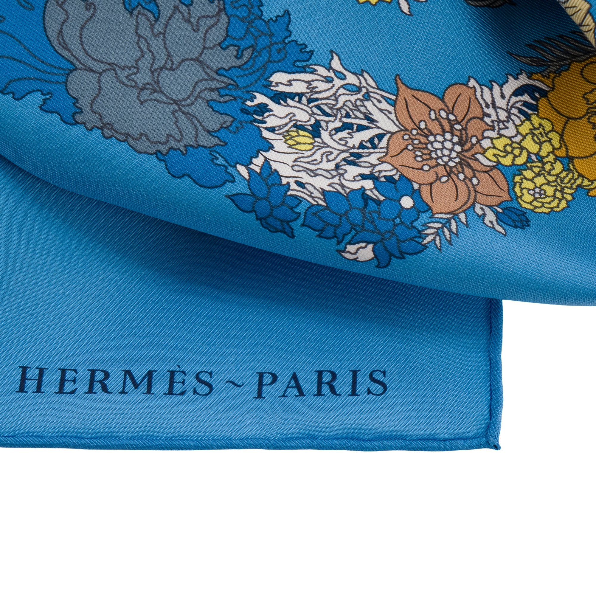 HERMÈS - Carré 90 Robe Légère Hermès en soie multicolore