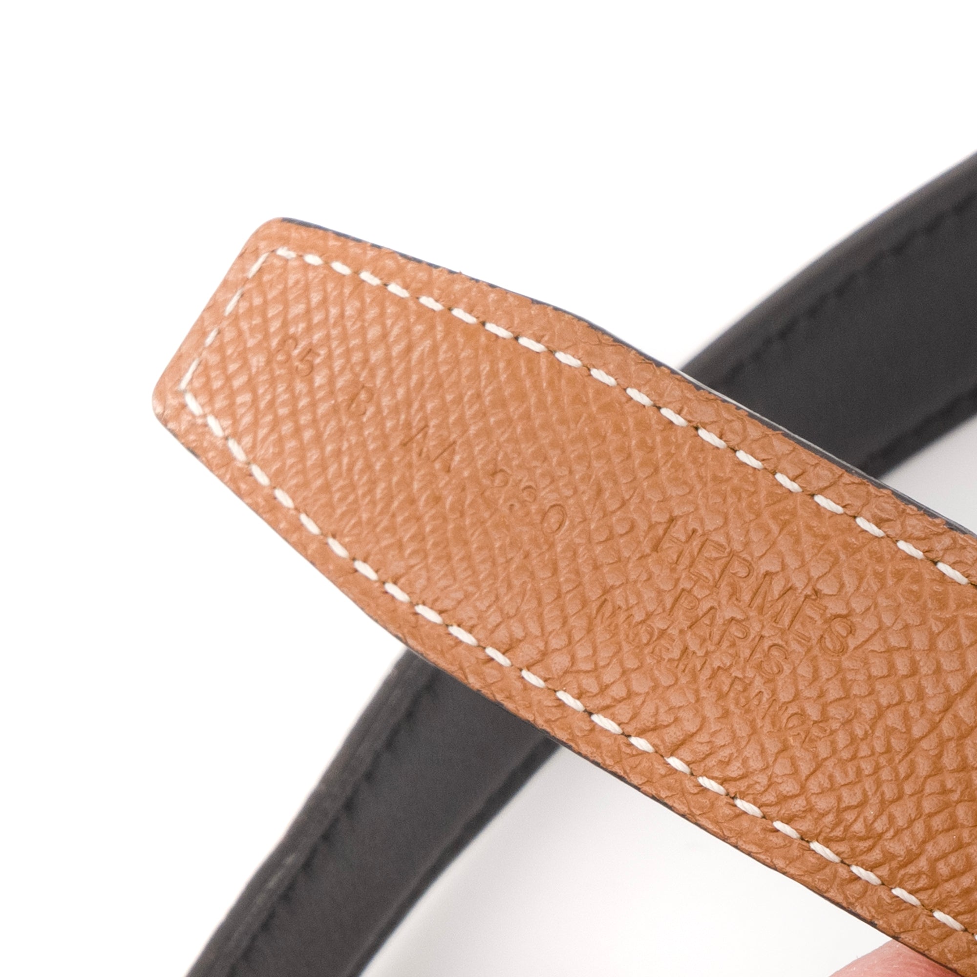 HERMÈS - Ceinture H réversible Hermès en cuir noir et marron (T85)