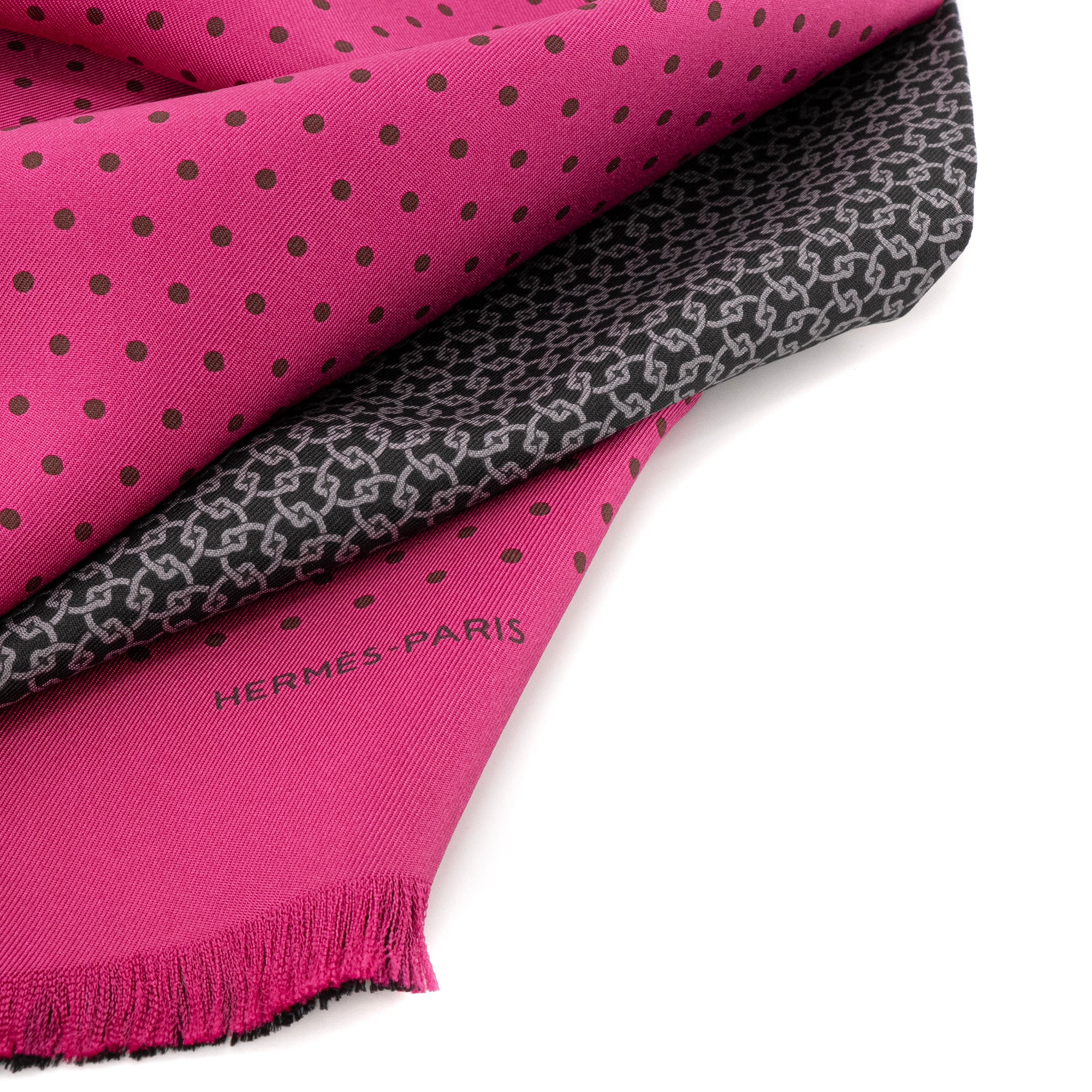 HERMÈS - Echarpe Hermès en soie noire et rose