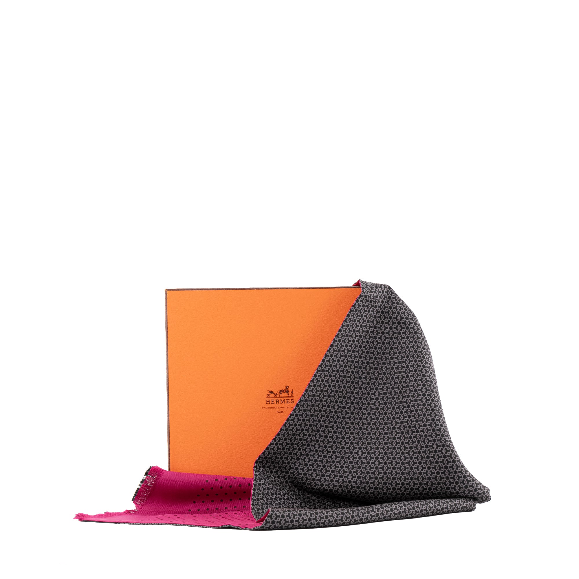 HERMÈS - Echarpe Hermès en soie noire et rose