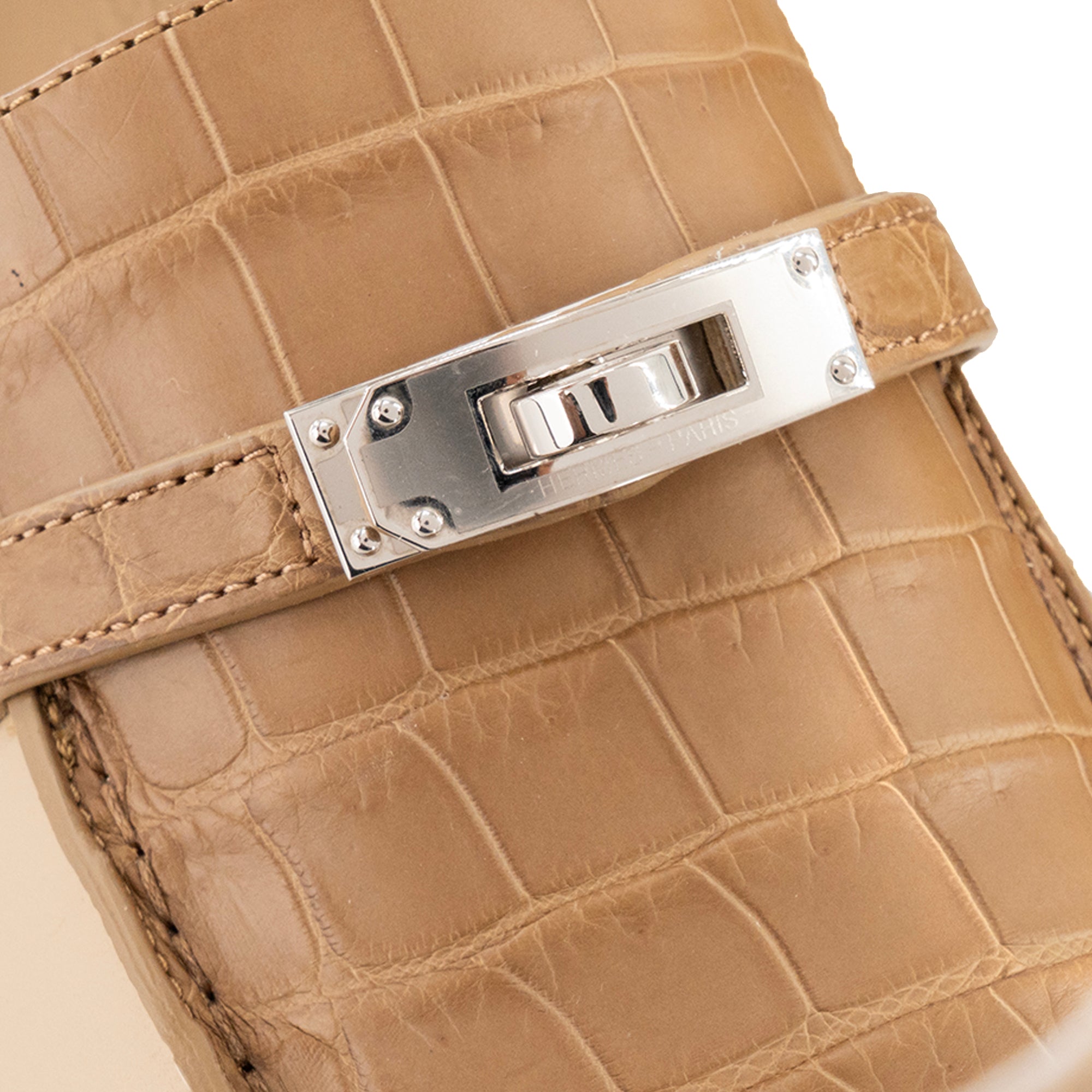 HERMÈS - Mocassins Kelly Hermès en cuir lisse beige et cuir exotique alligator (T38)