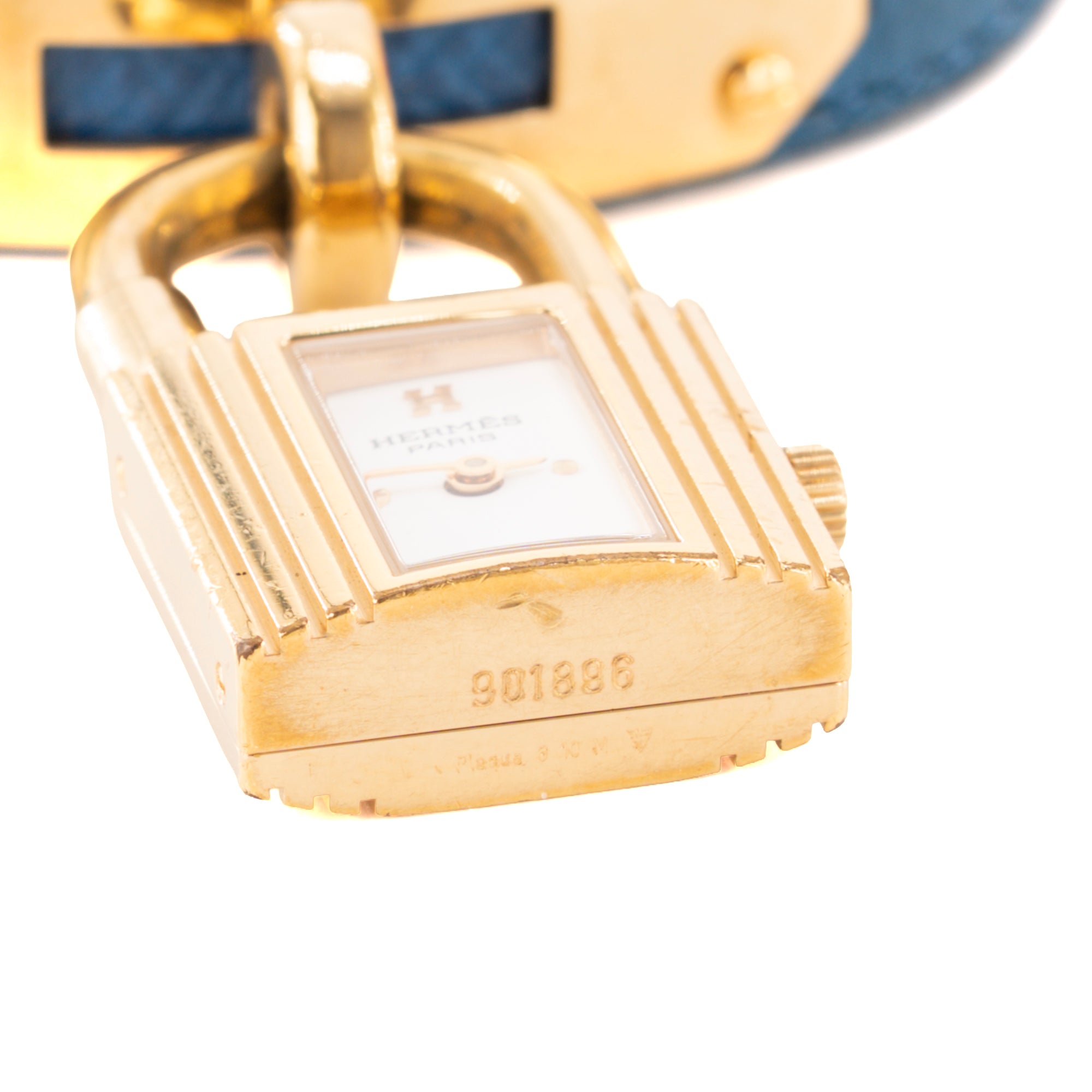 HERMÈS - Montre Kelly Hermès en plaqué or et cuir grainé bleu