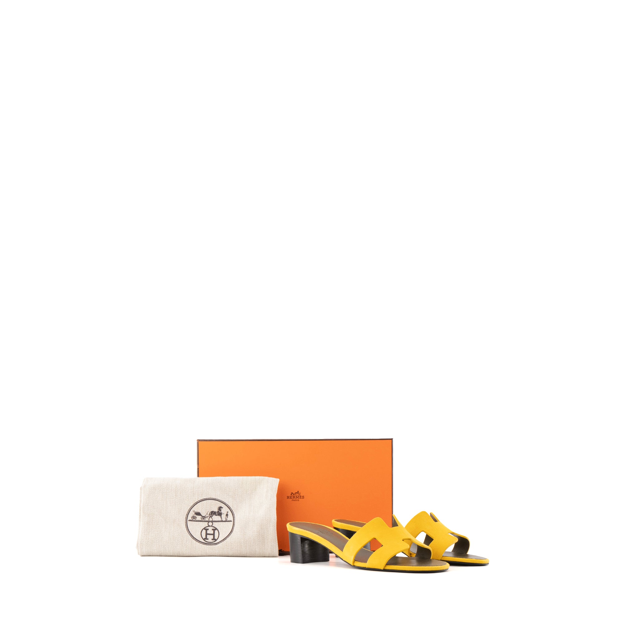 HERMÈS - Sandales Oasis Hermès en chèvre velours jaune (T37,5)