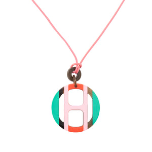 HERMÈS - Collier Pendentif H Equipe Hermès en corne laquée multicolore
