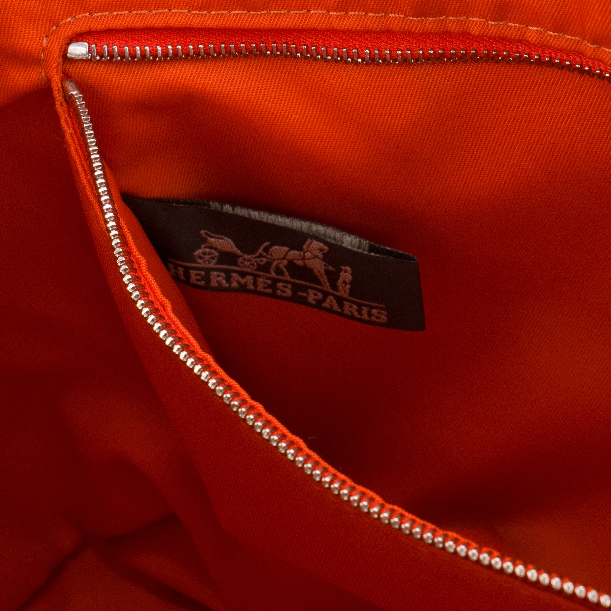 HERMÈS - Pochette Fourbi 25 Hermès en soie multicolore