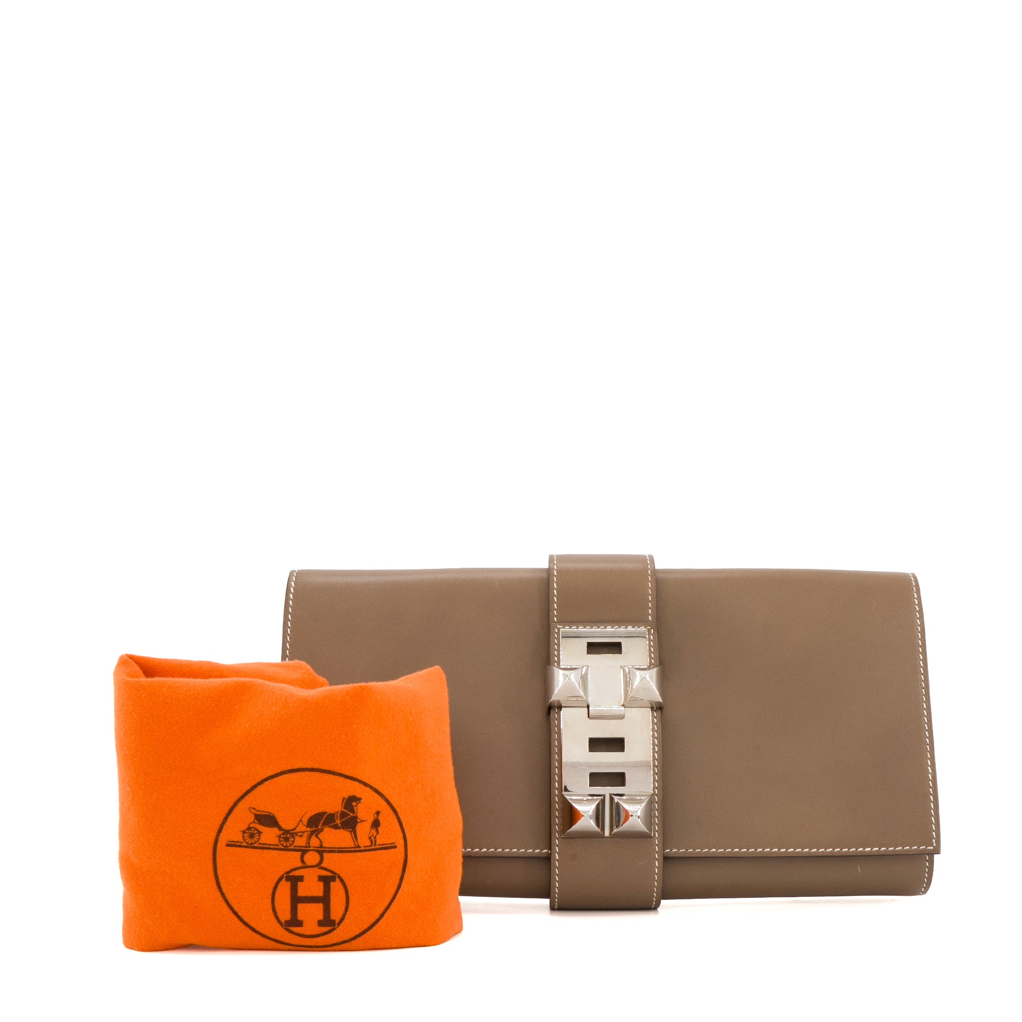 HERMÈS - Pochette Médor Hermès en cuir tadelakt étoupe