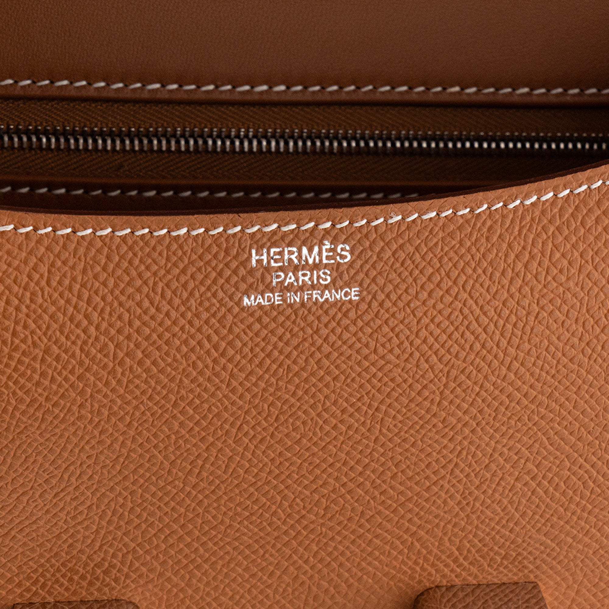 HERMÈS - Sac à bandoulière Constance 24 Hermès en cuir de veau espom gold