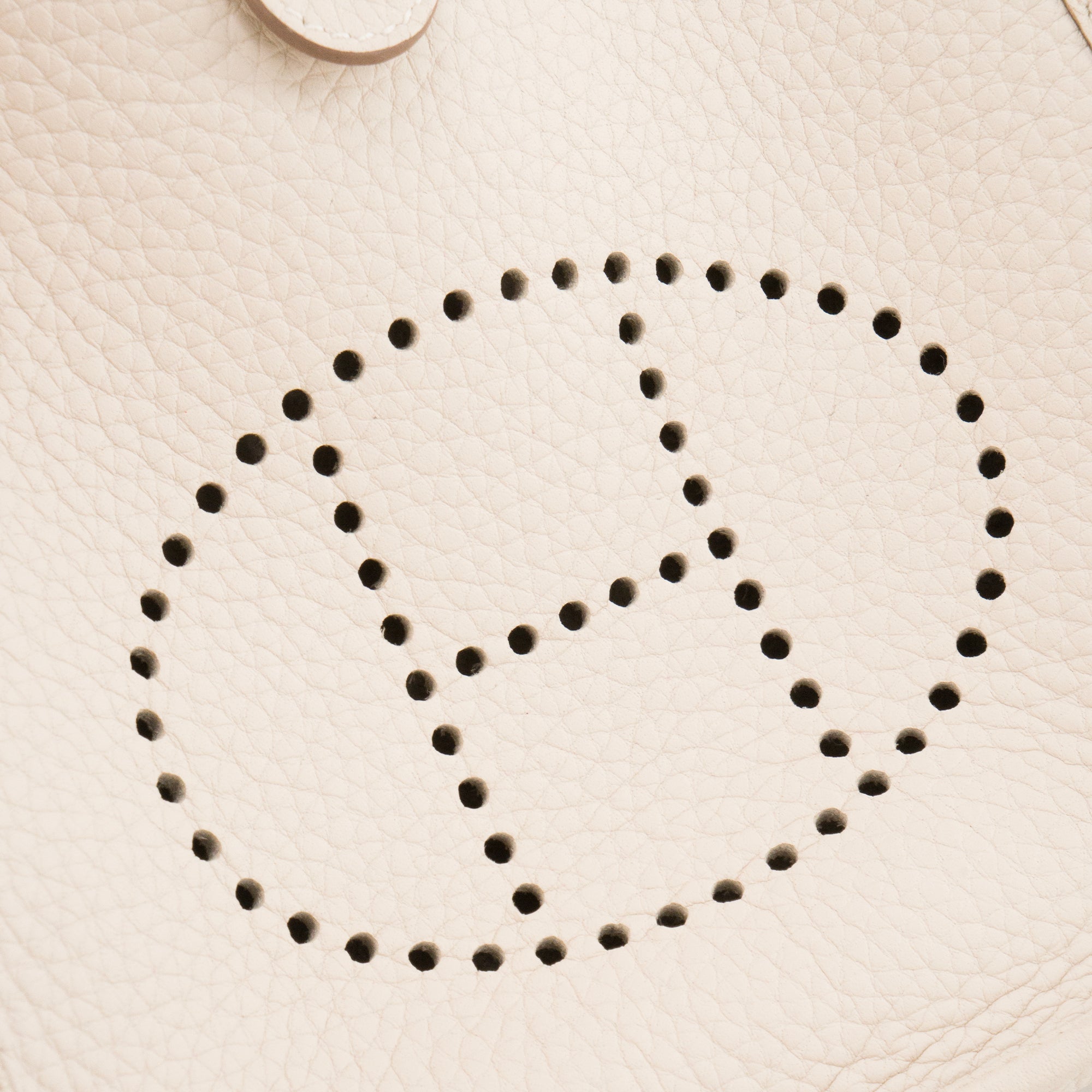 HERMÈS - Sac à bandoulière Evelyne 16 Hermès en cuir clémence beige craie