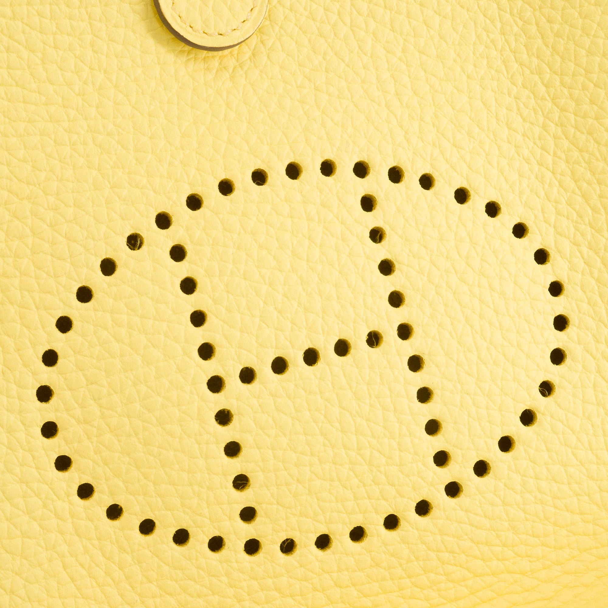 HERMÈS - Sac à bandoulière Evelyne 16 Hermès en cuir clémence jaune limoncello