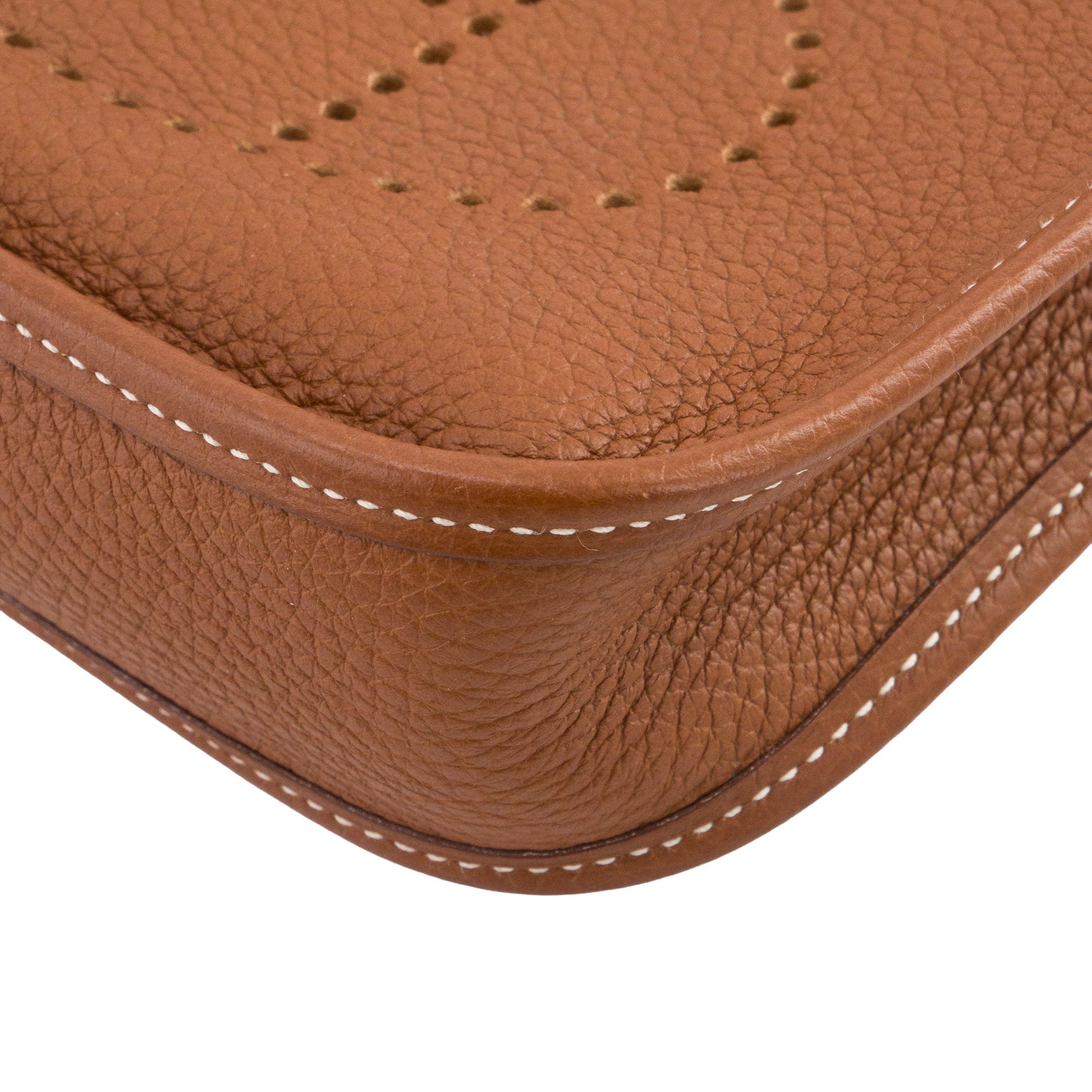 HERMÈS - Sac à bandoulière Evelyne 16 Hermès en cuir clémence marron gold