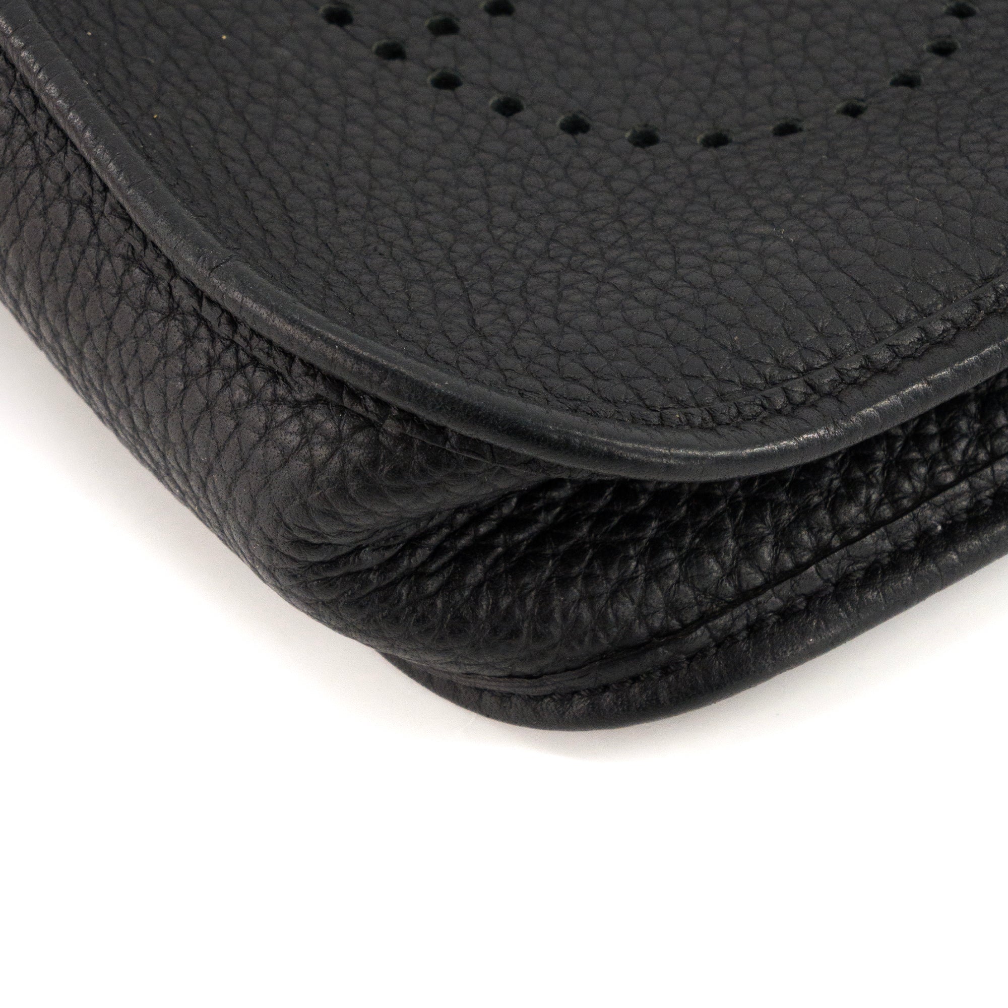 HERMÈS - Sac à bandoulière Evelyne 16 Hermès en cuir clémence noir