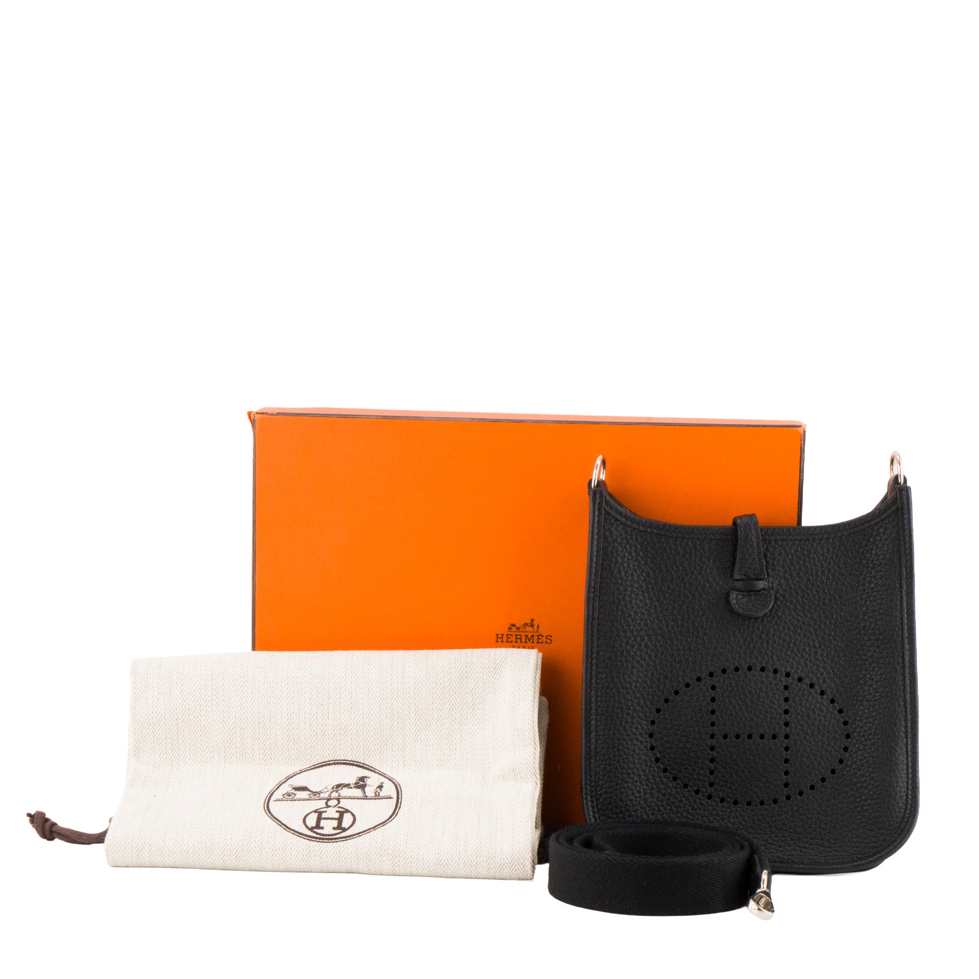 HERMÈS - Sac à bandoulière Evelyne 16 Hermès en cuir clémence noir