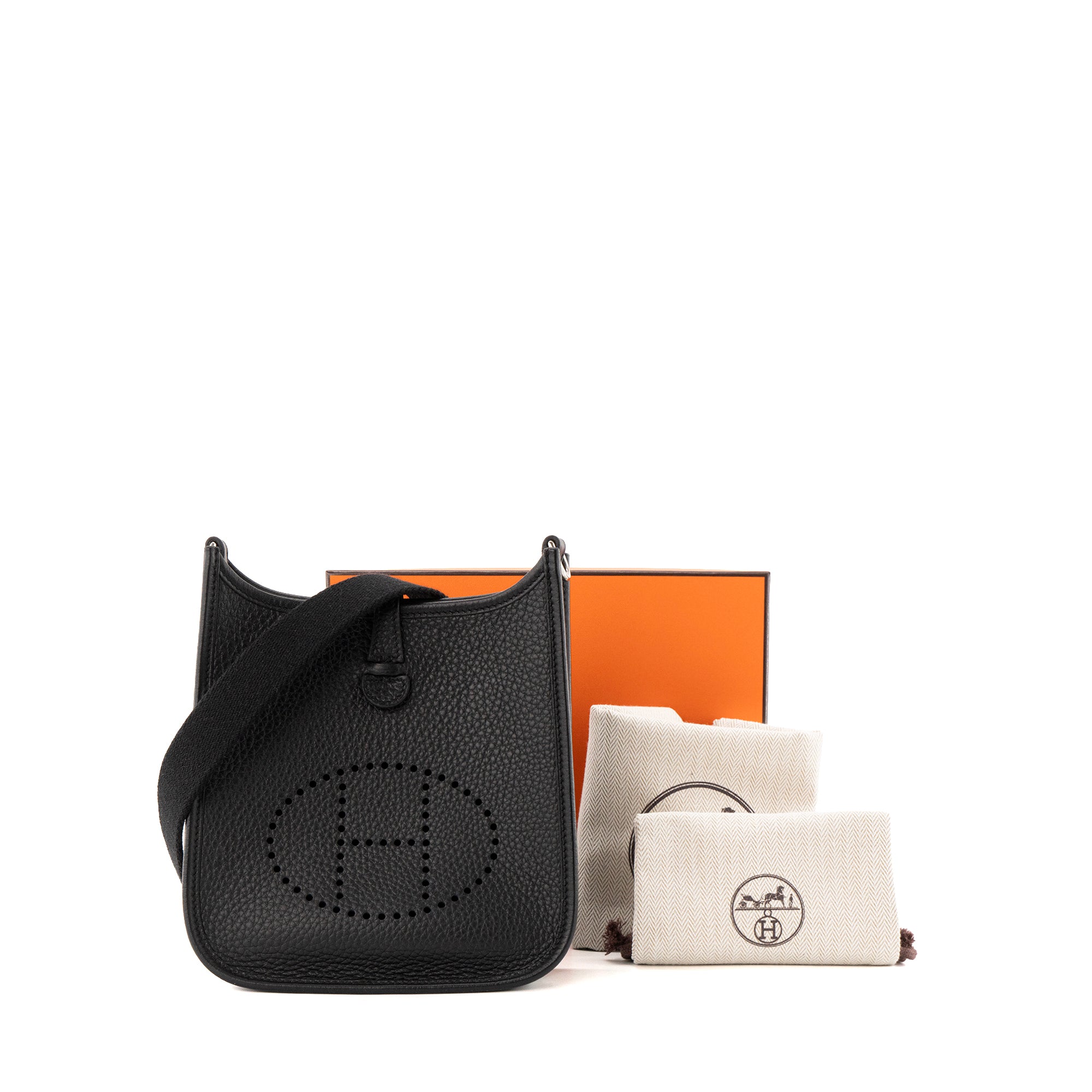 HERMÈS - Sac à bandoulière Evelyne 16 Hermès en cuir clémence noir