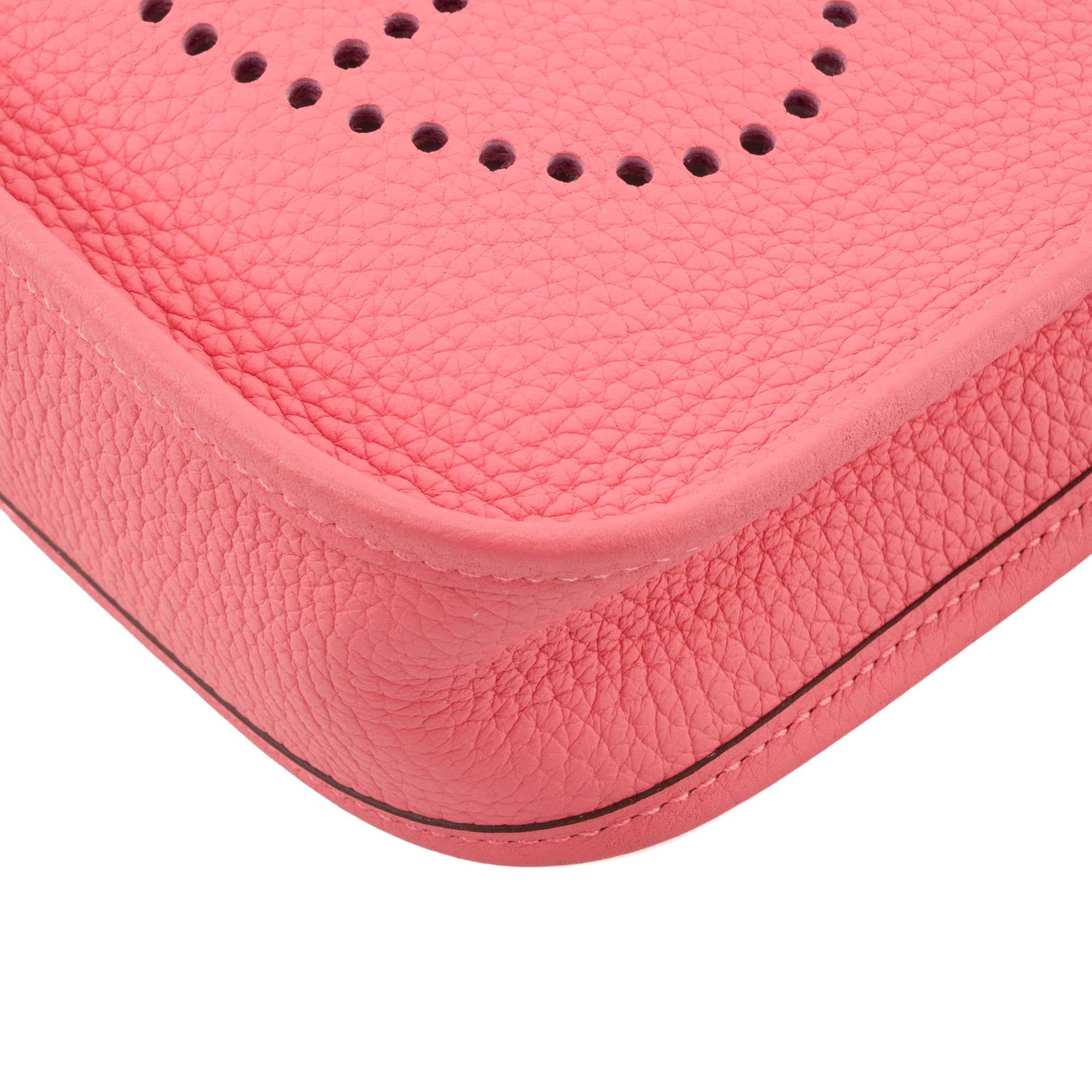 HERMÈS - Sac à bandoulière Evelyne 16 Hermès en cuir clémence taurillon rose