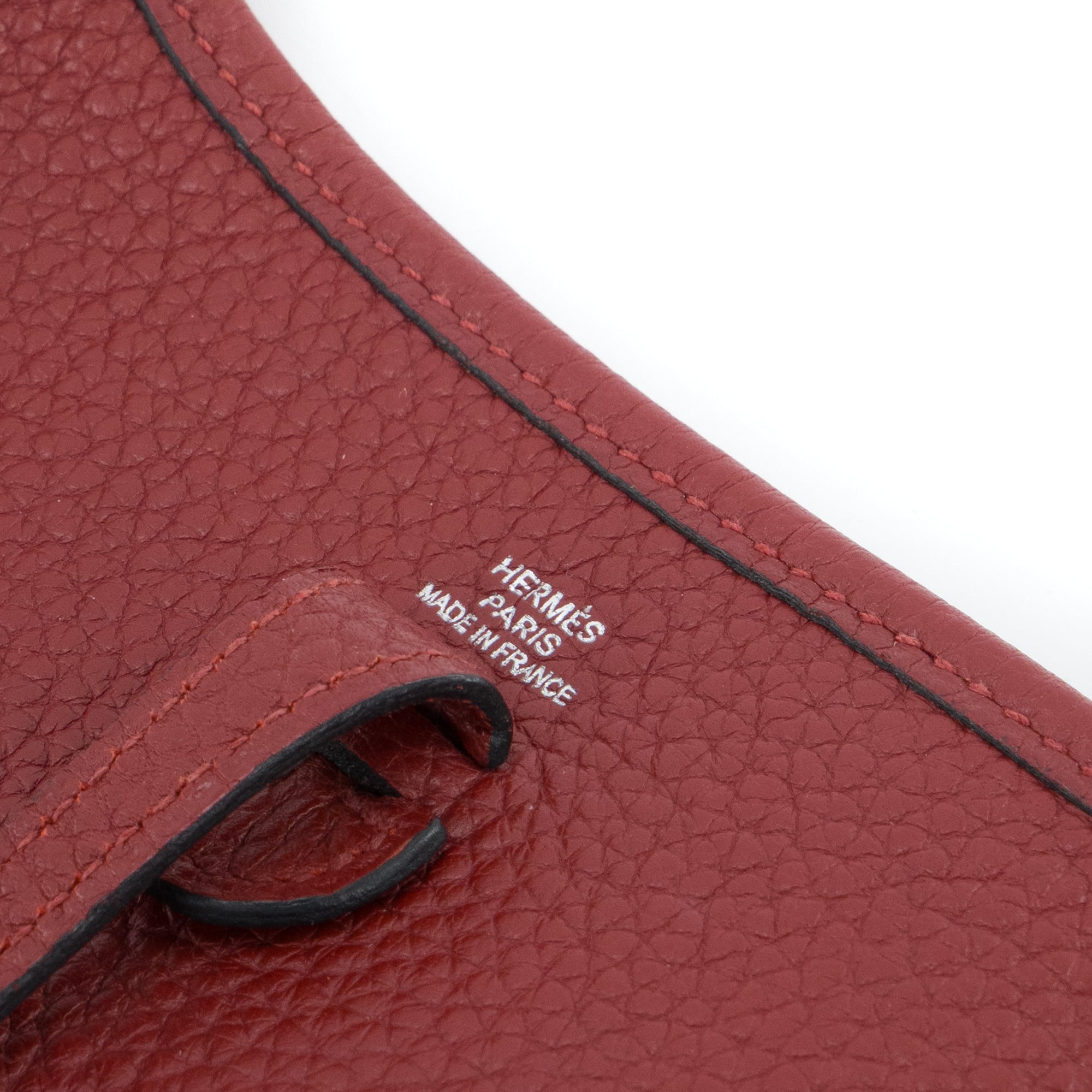 HERMÈS - Sac à bandoulière Evelyne 16 Mini Hermès en cuir clémence taurillon bordeaux